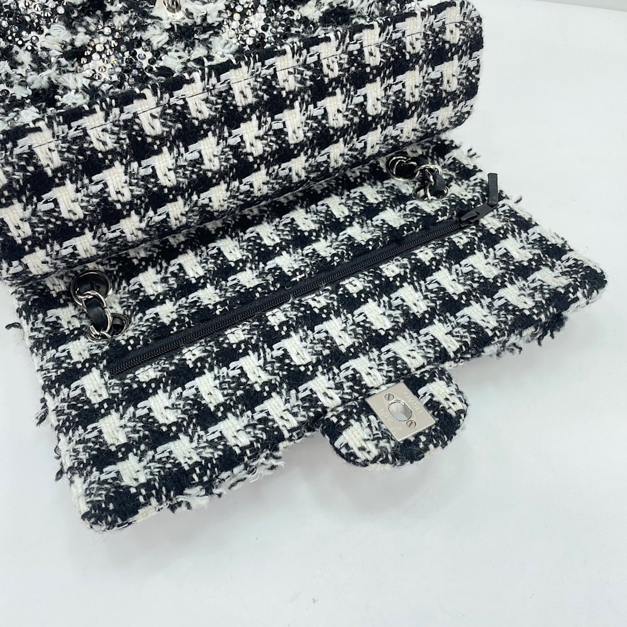 Chanel Black Shoulder Bag (Pre-Owned)