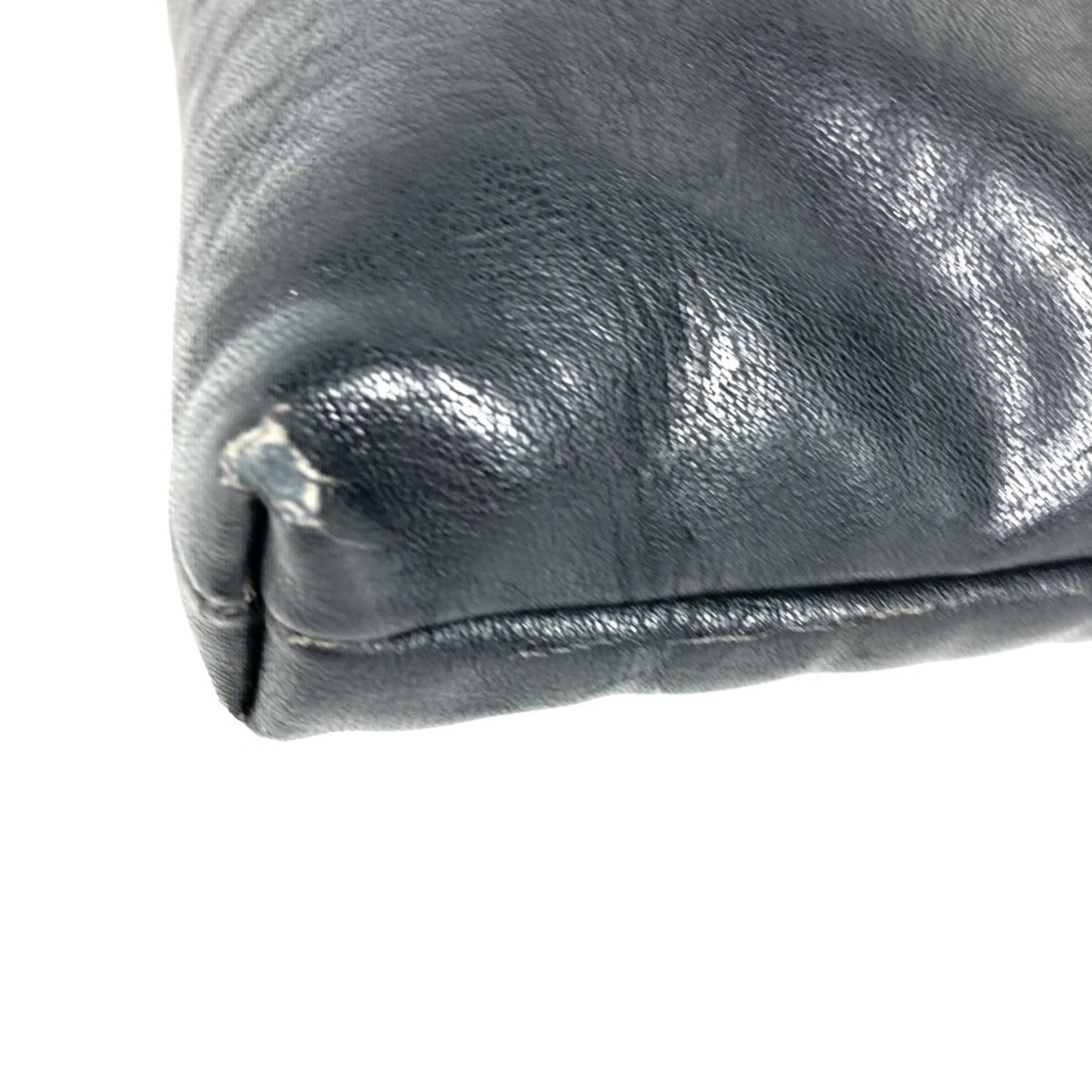 Salvatore Ferragamo Black Leather Shoulder Bag (Pre-Owned)