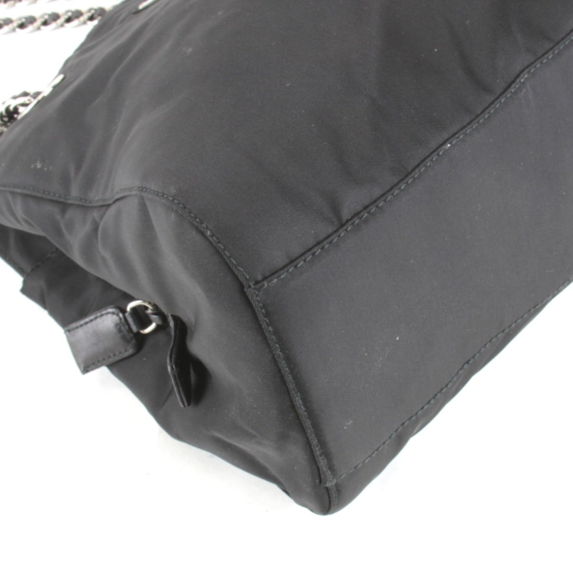 Prada Black Nylon Shoulder Bag (Pre-Owned)