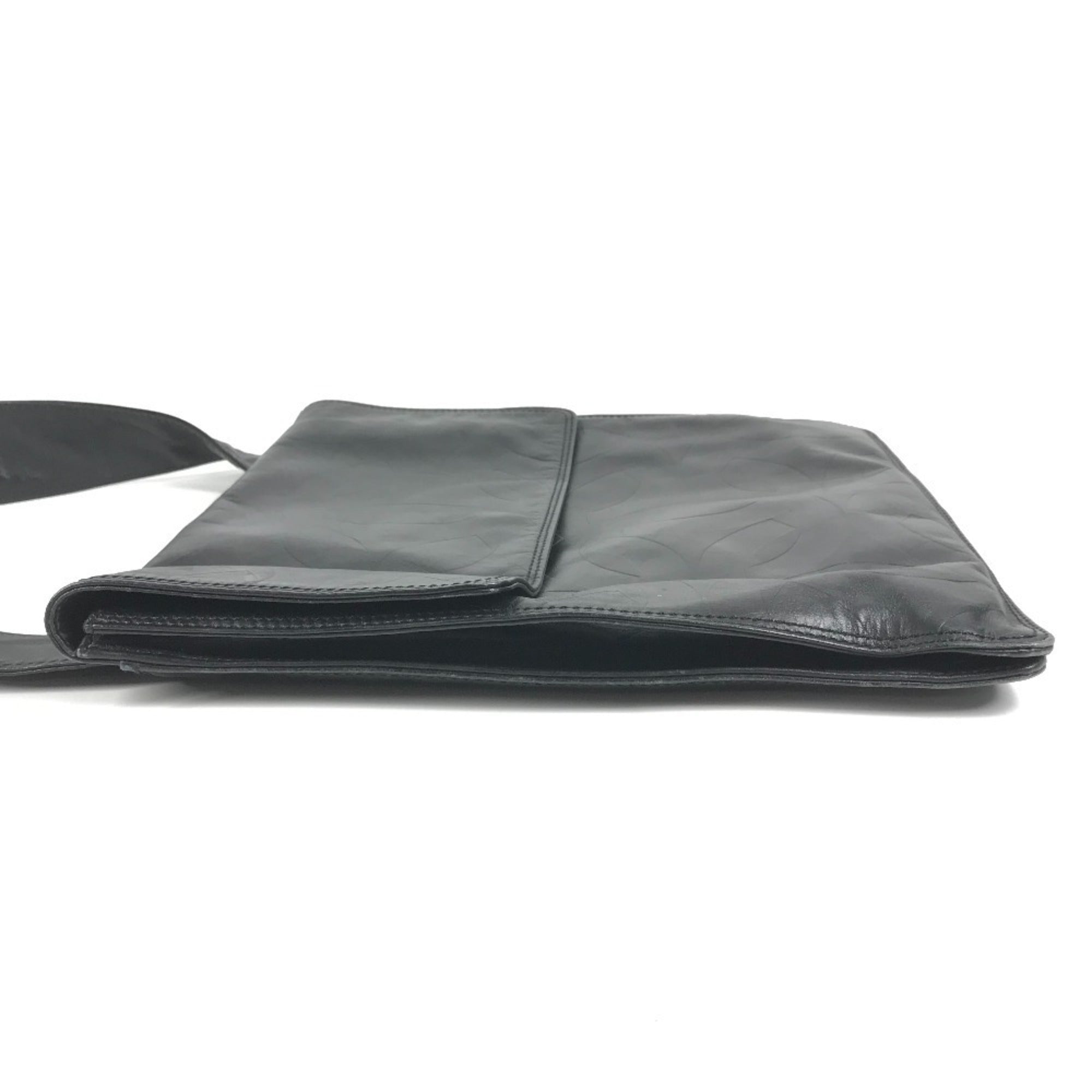 Chanel Black Leather Pochette Shoulder Bag (Pre-Owned)
