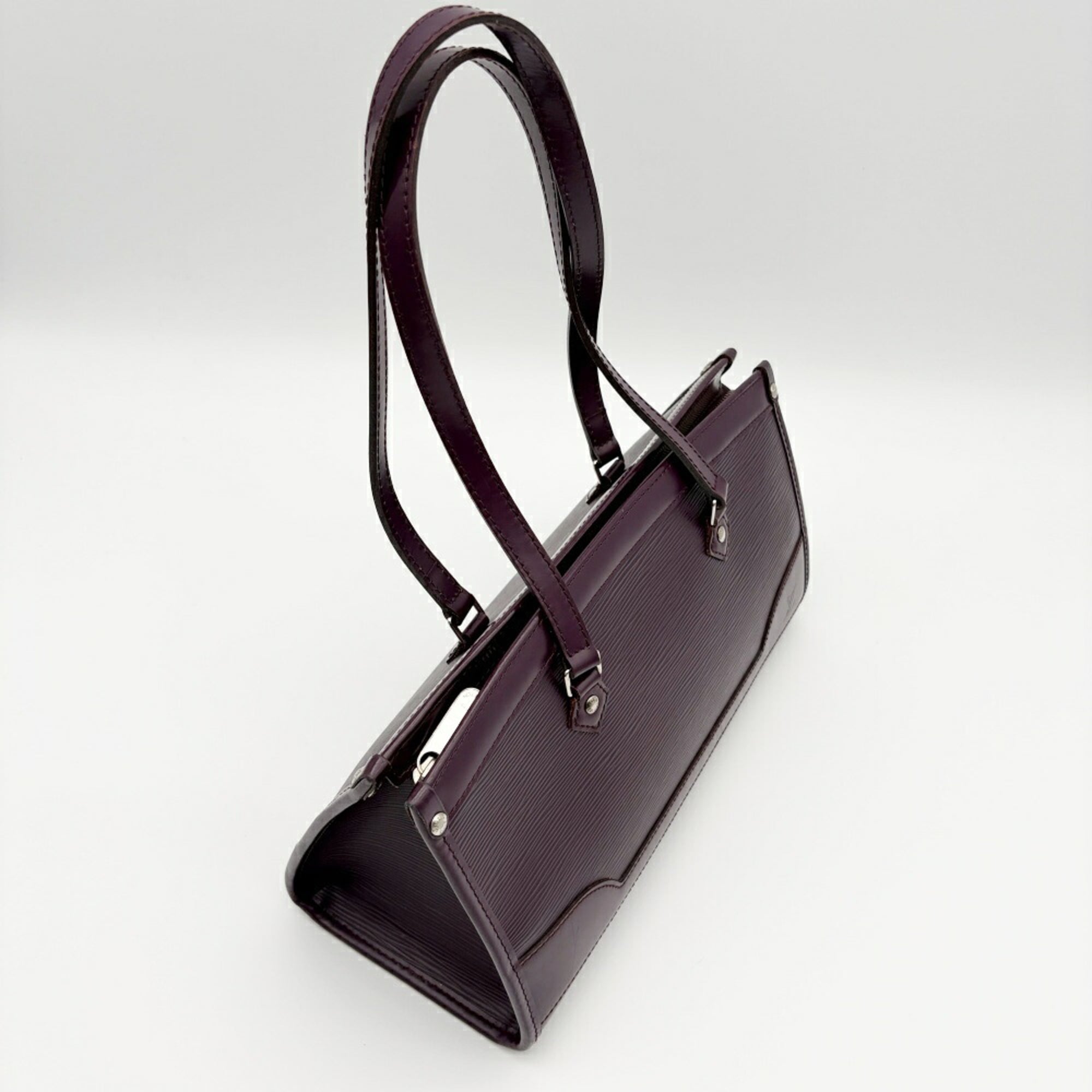 Louis Vuitton Cassis Purple Leather Shoulder Bag (Pre-Owned)