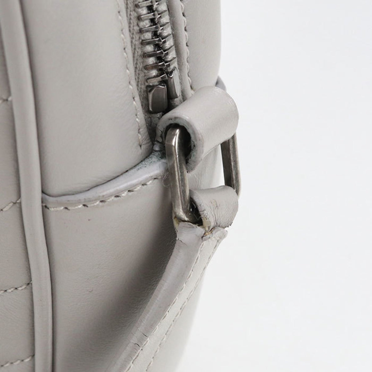 Saint Laurent Gray Leather Shoulder Bag (Pre-Owned)