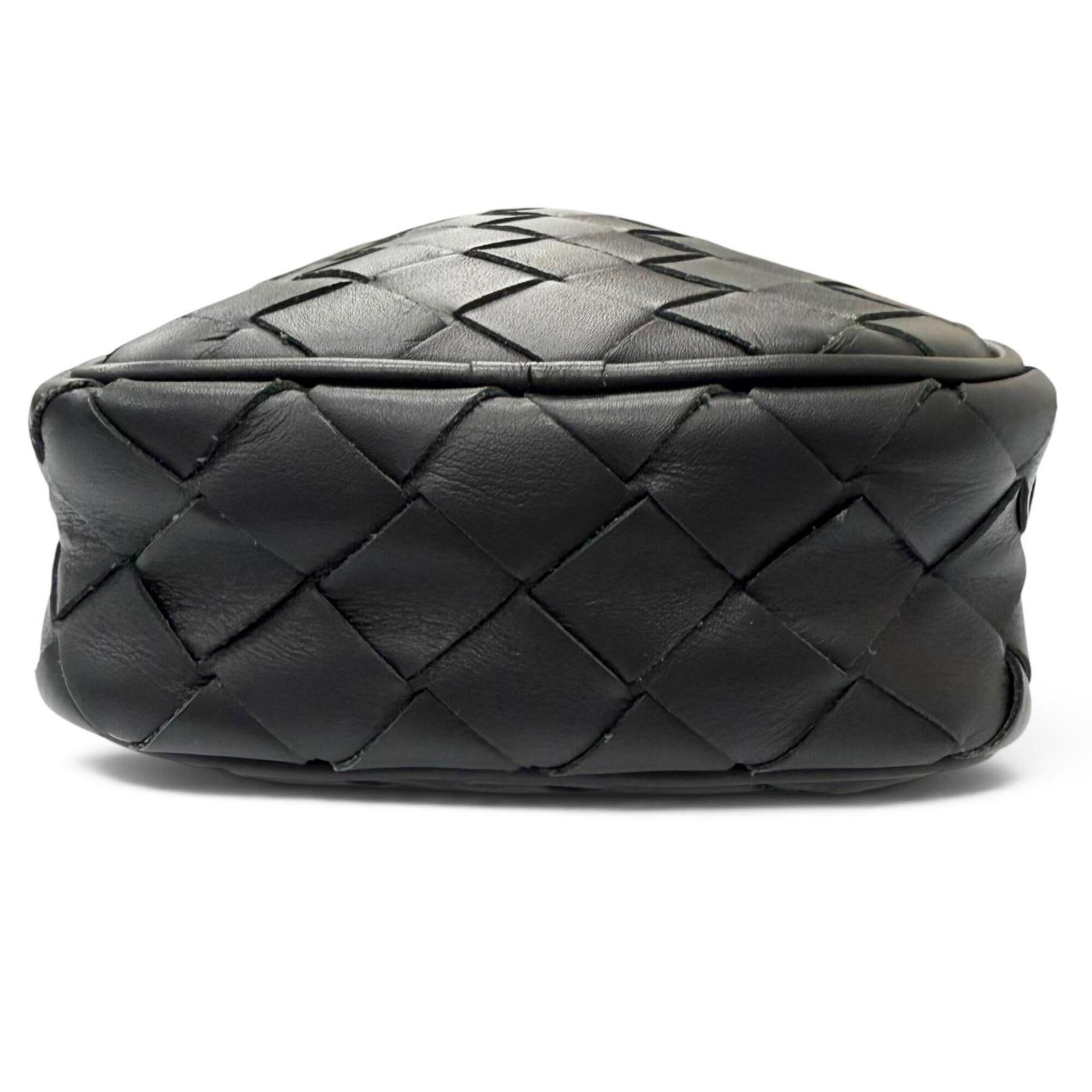 Bottega Veneta Black Leather Pouch Shoulder Bag (Pre-Owned)