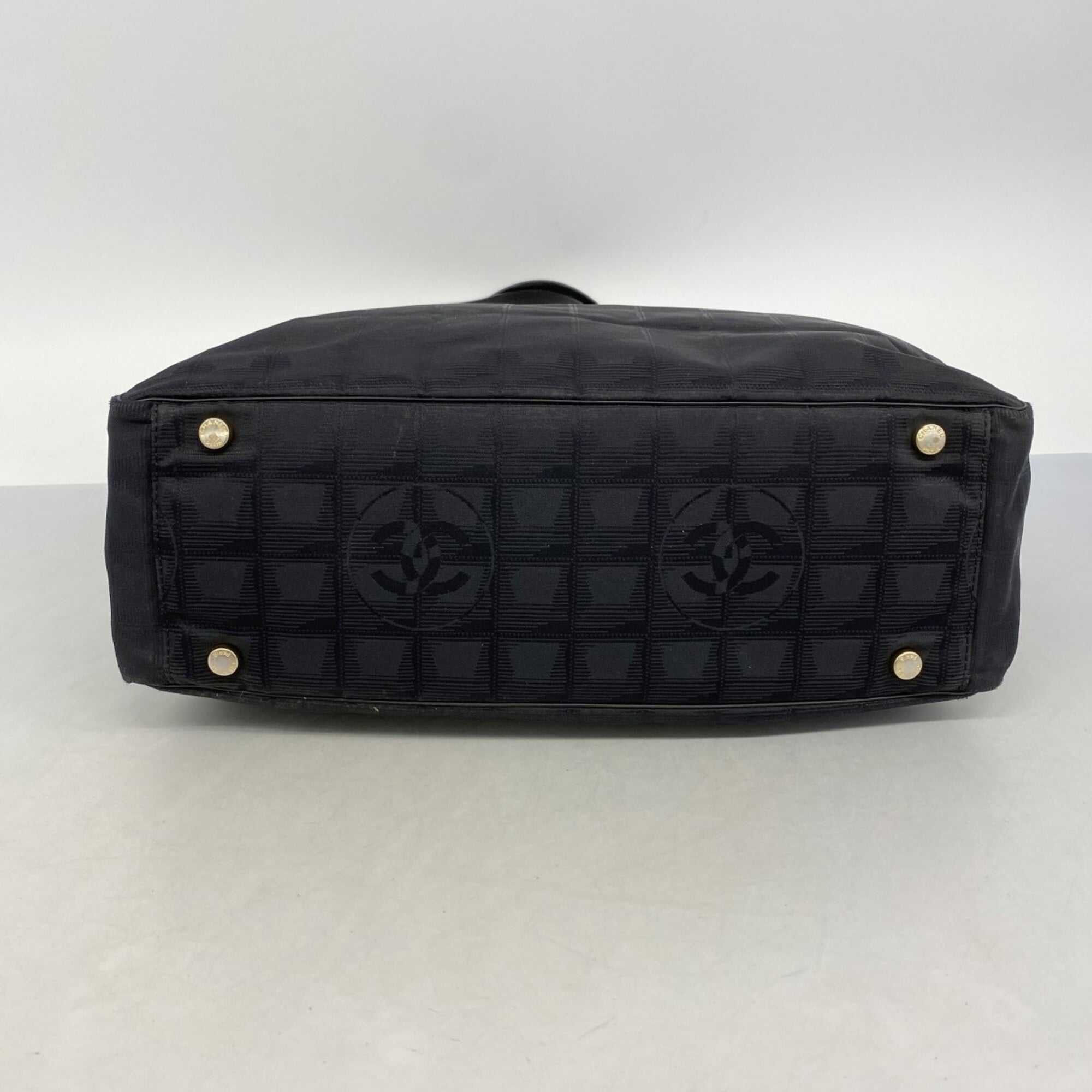 Chanel Black Nylon Tote Bag (Pre-Owned)