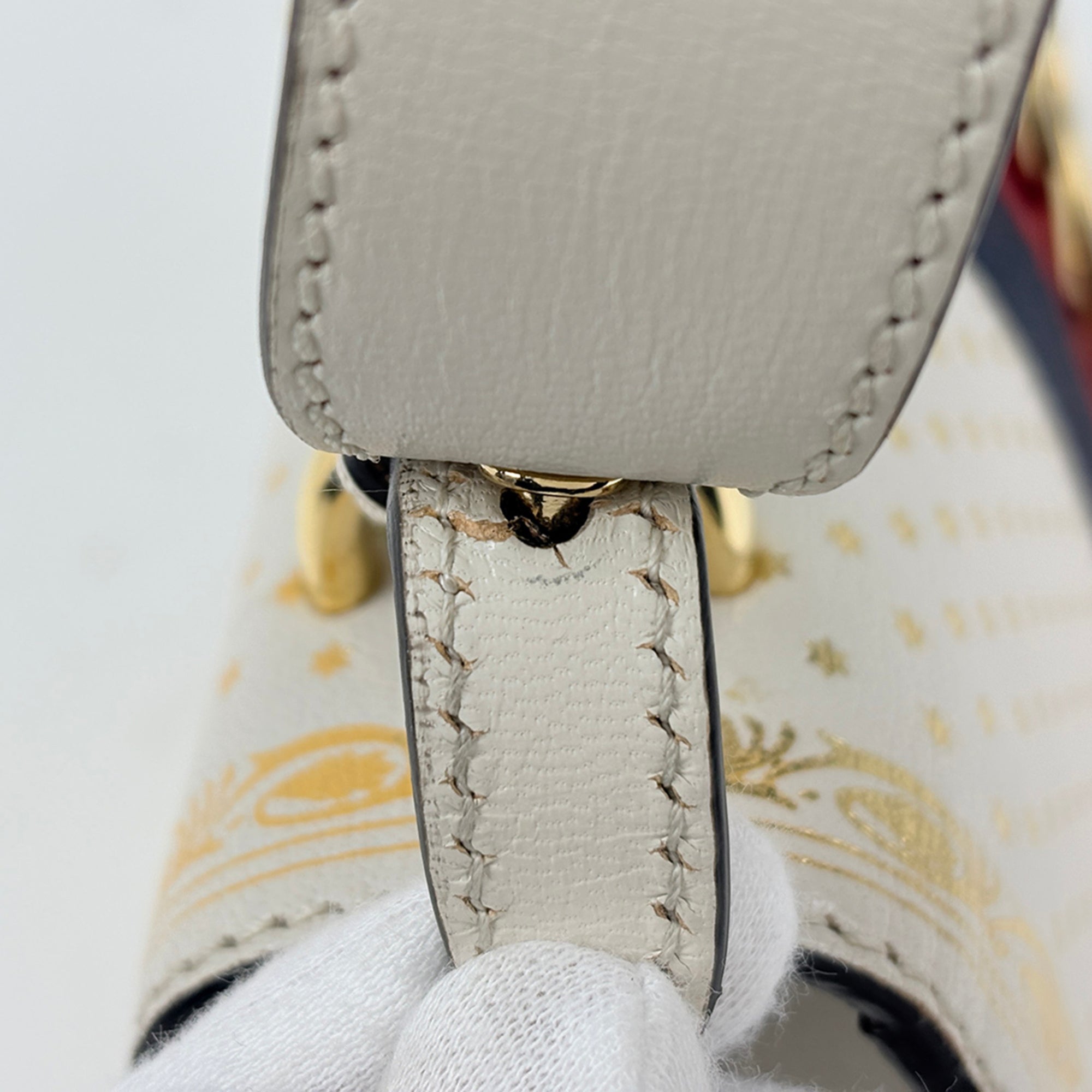 Gucci Ivory Leather Shoulder Bag (Pre-Owned)
