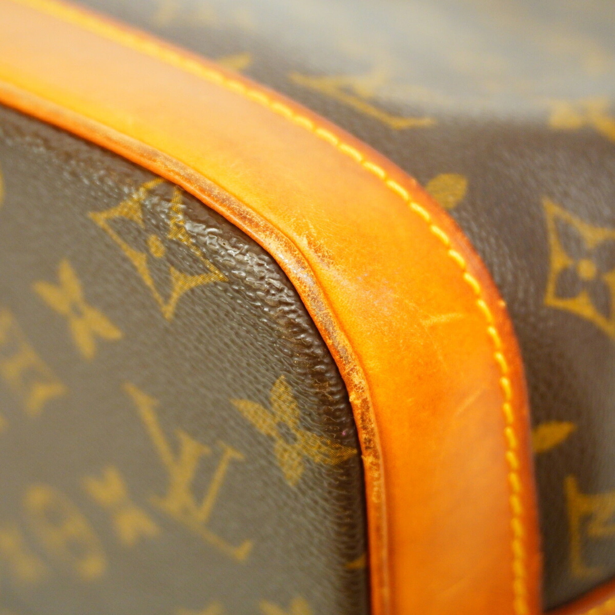 Louis Vuitton Brown Shoulder Bag (Pre-Owned)