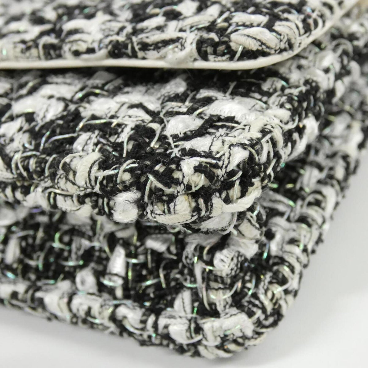 Chanel Navy White Tweed Chain/Shoulder Wallet (Pre-Owned)