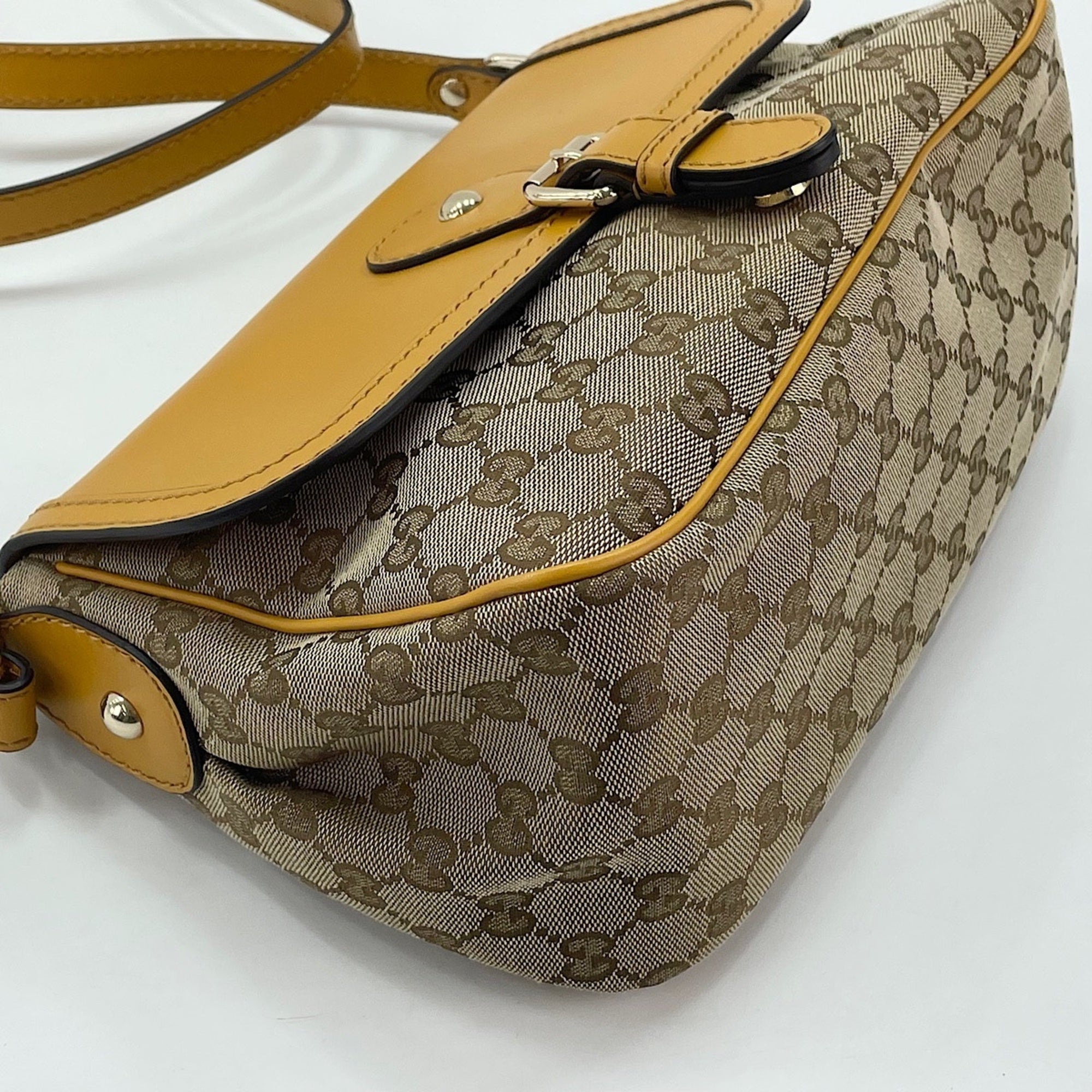 Gucci Sukey Yellow Shoulder Bag (Pre-Owned)