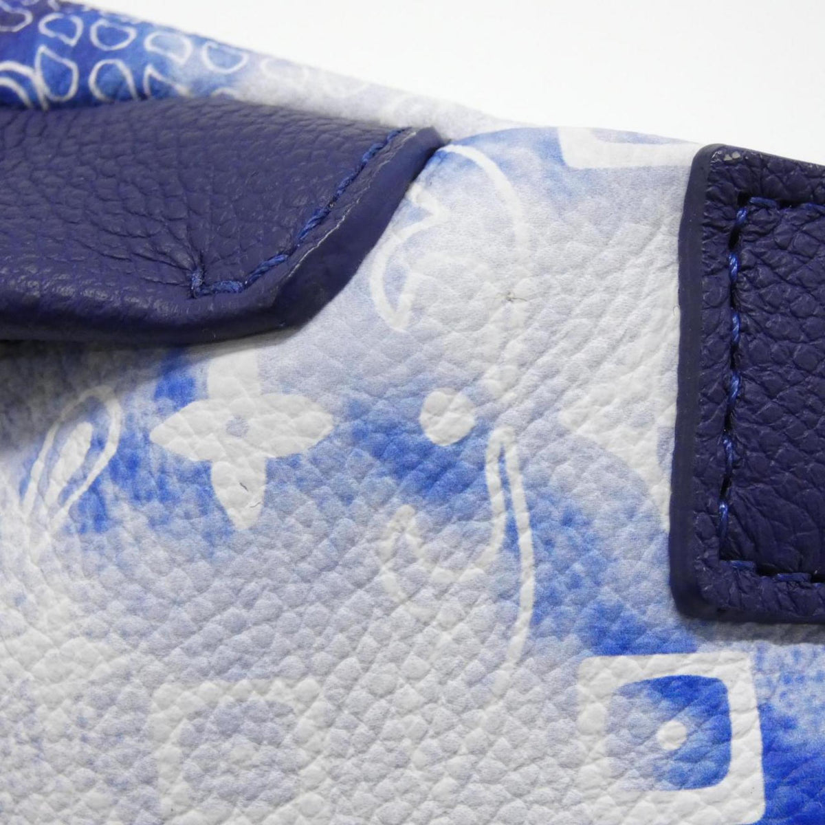 Louis Vuitton Blue Shoulder Bag (Pre-Owned)
