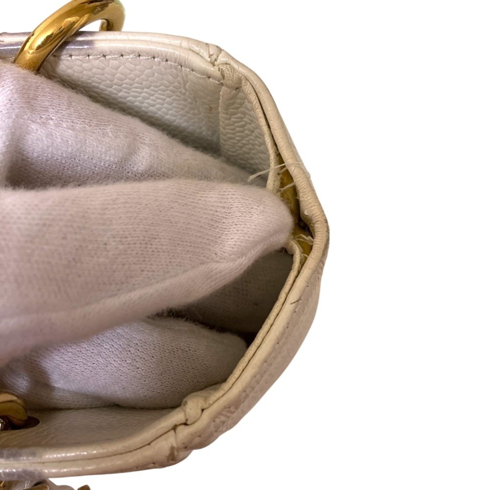Chanel White Grained Calfskin Shoulder Bag (Pre-Owned)