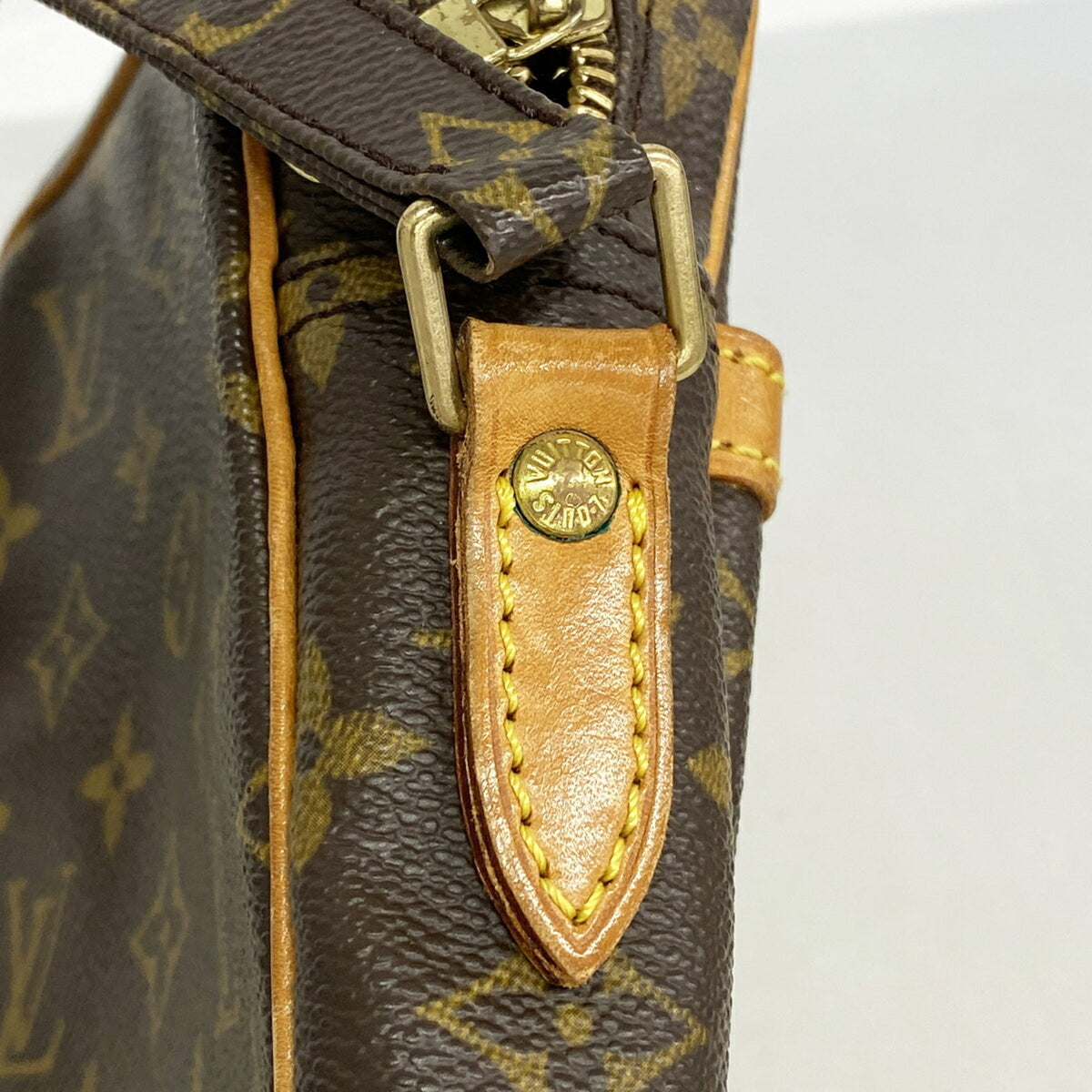 Louis Vuitton Brown Shoulder Bag (Pre-Owned)