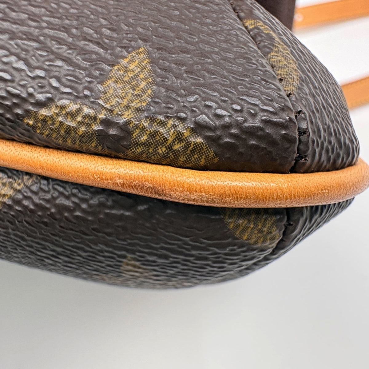 Louis Vuitton Brown Monogram Shoulder Bag (Pre-Owned)