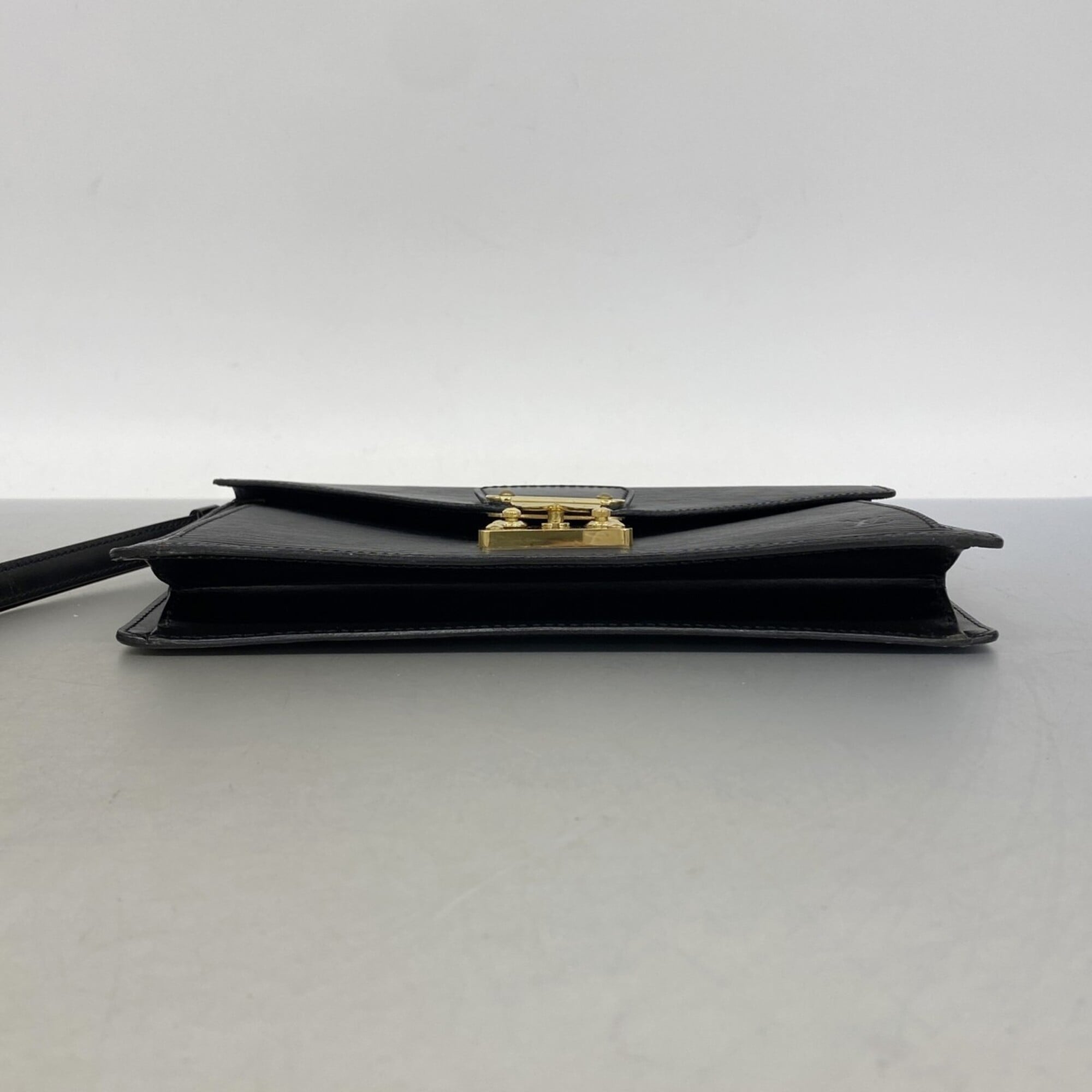 Louis Vuitton Noir Clutch Bag (Pre-Owned)