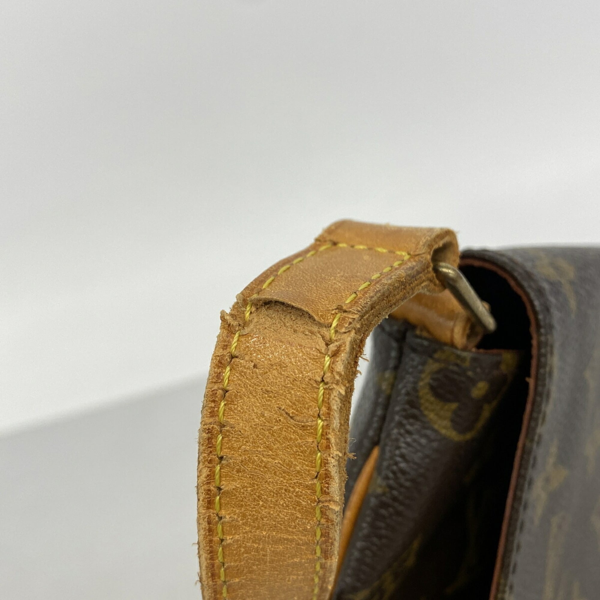 Louis Vuitton Brown Shoulder Bag (Pre-Owned)