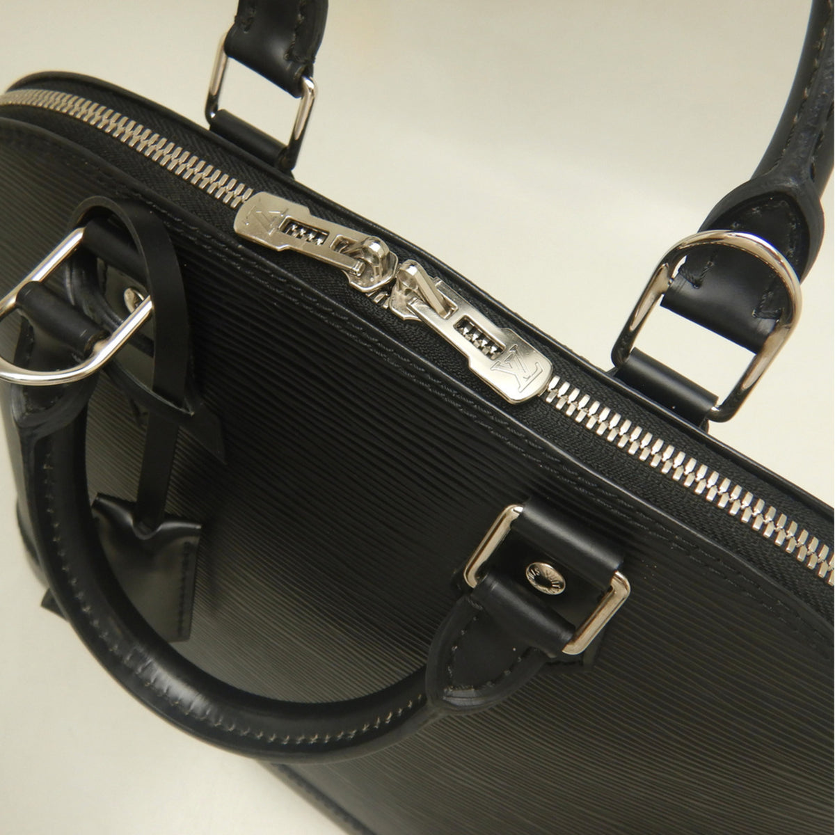 Louis Vuitton Noir Epi Leather Handbag (Pre-Owned)