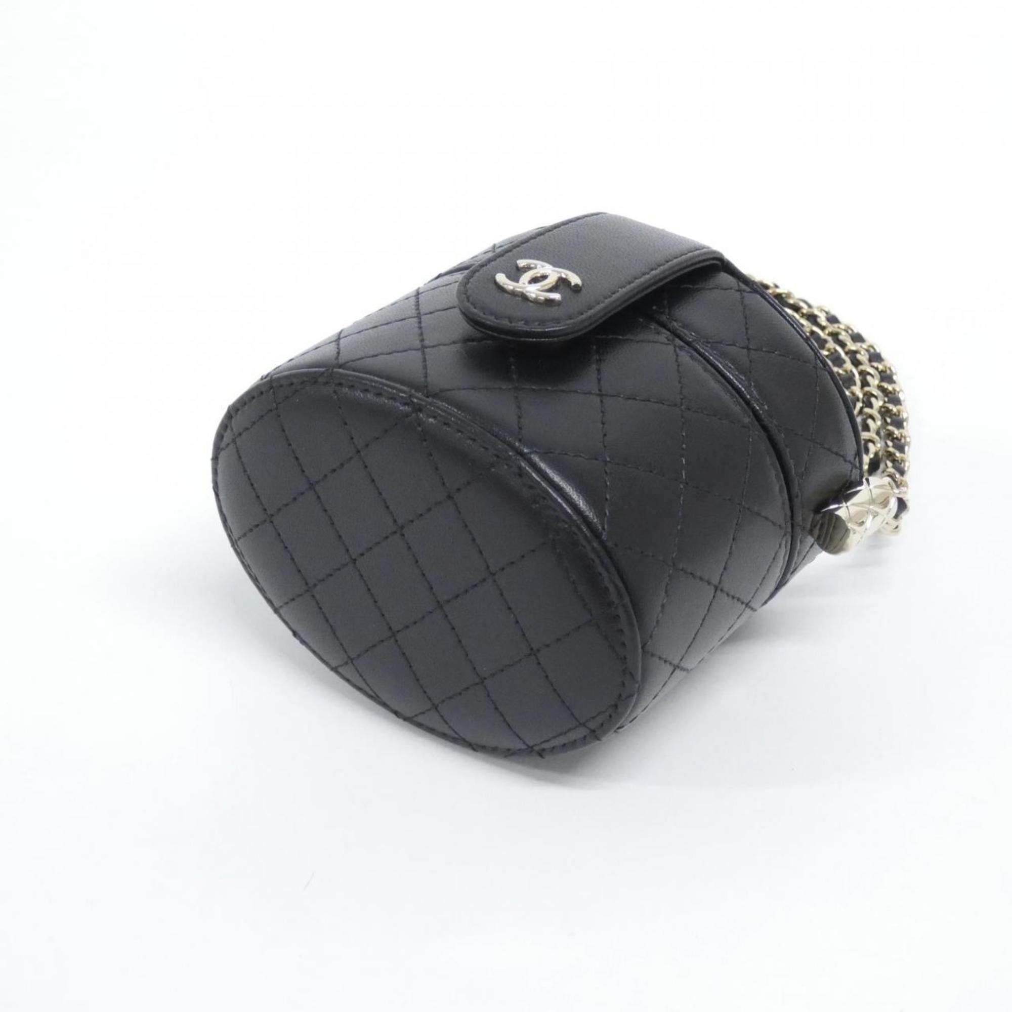 Chanel Black Leather Shoulder Bag (Pre-Owned)