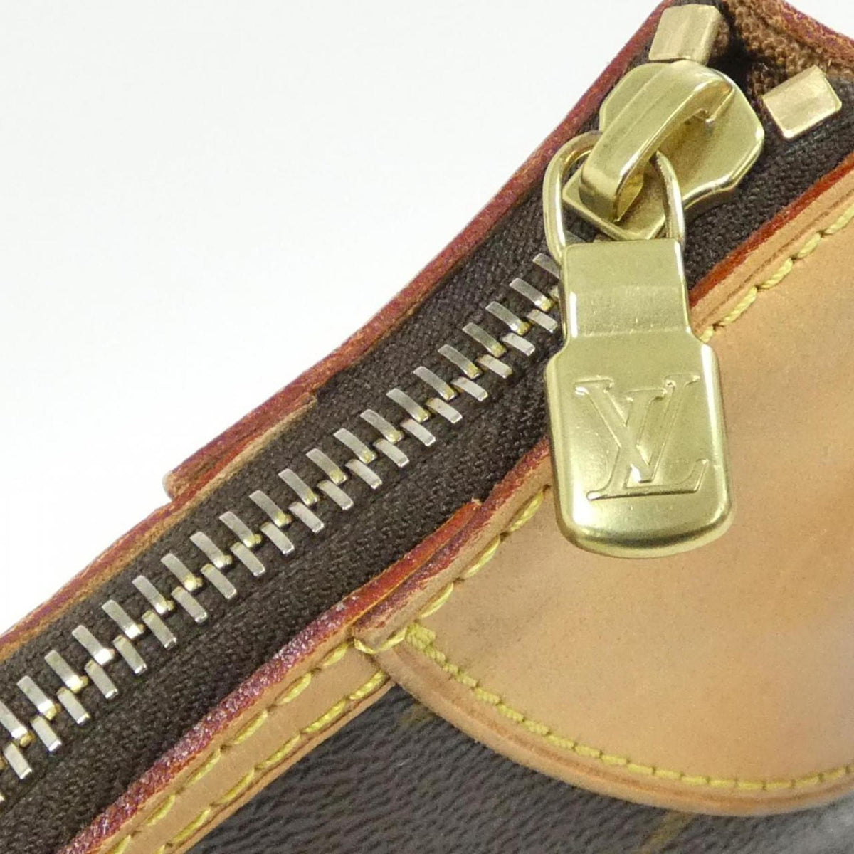 Louis Vuitton Marron Coated Canvas Shoulder Bag (Pre-Owned)