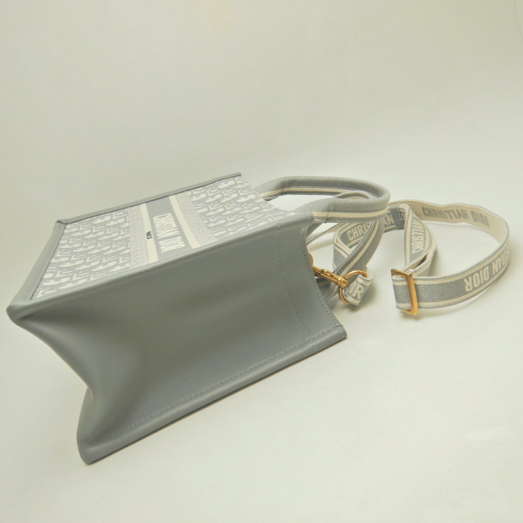 Christian Dior Gray Leather Tote Bag (Pre-Owned)