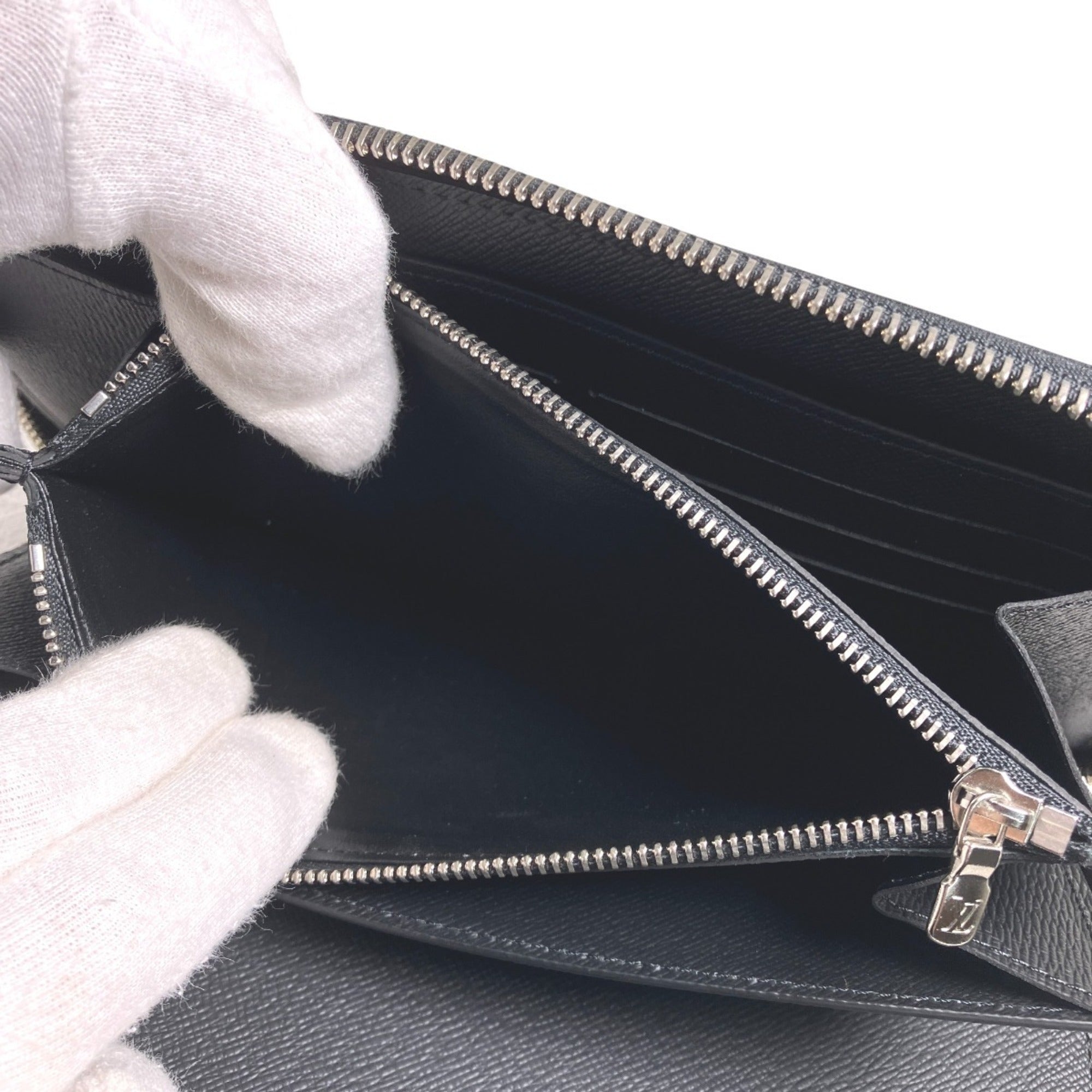 Louis Vuitton Noir Epi Leather Long Wallet (Bi-Fold) (Pre-Owned)
