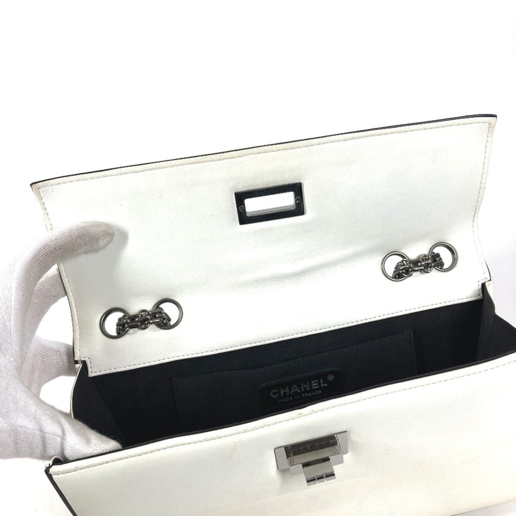 Chanel 2.55 Black White Leather Shoulder Bag (Pre-Owned)