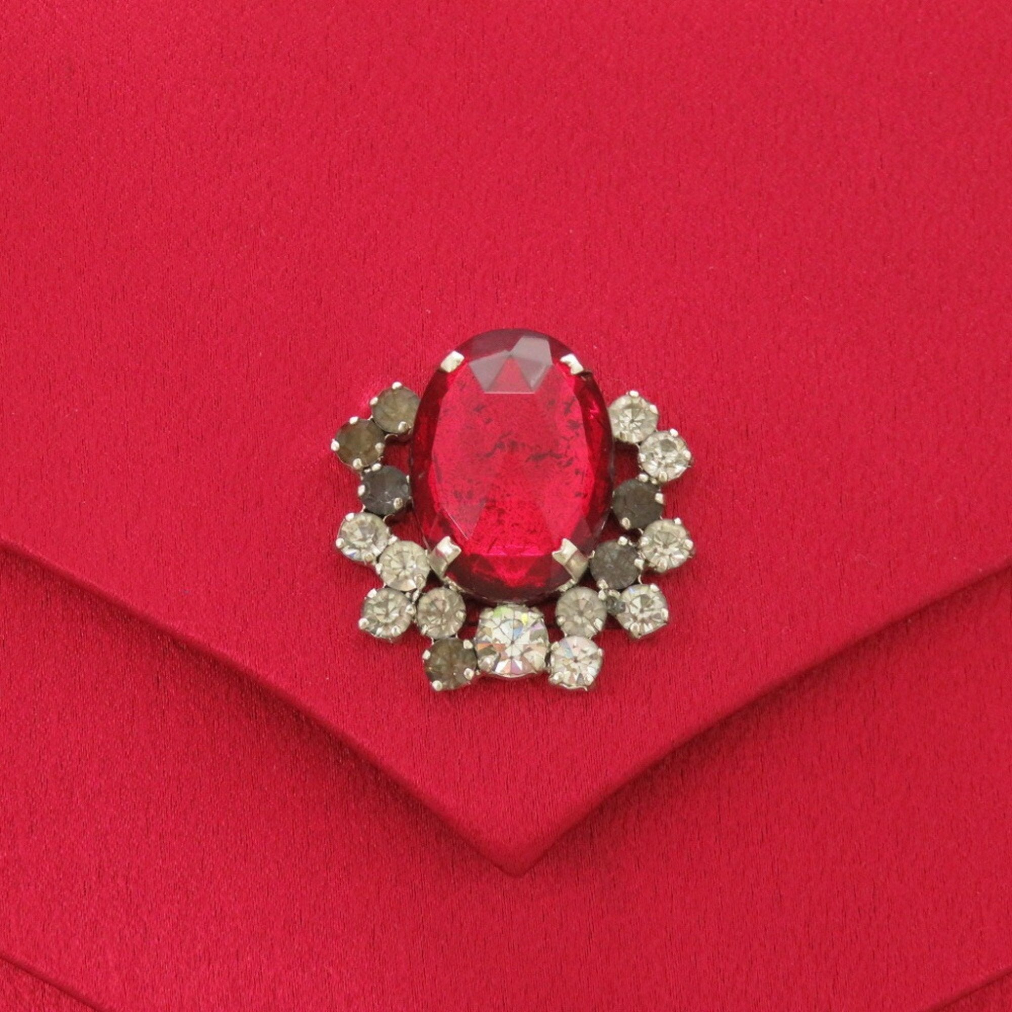 Yves Saint Laurent Red Color Satin Clutch Bag (Pre-Owned)