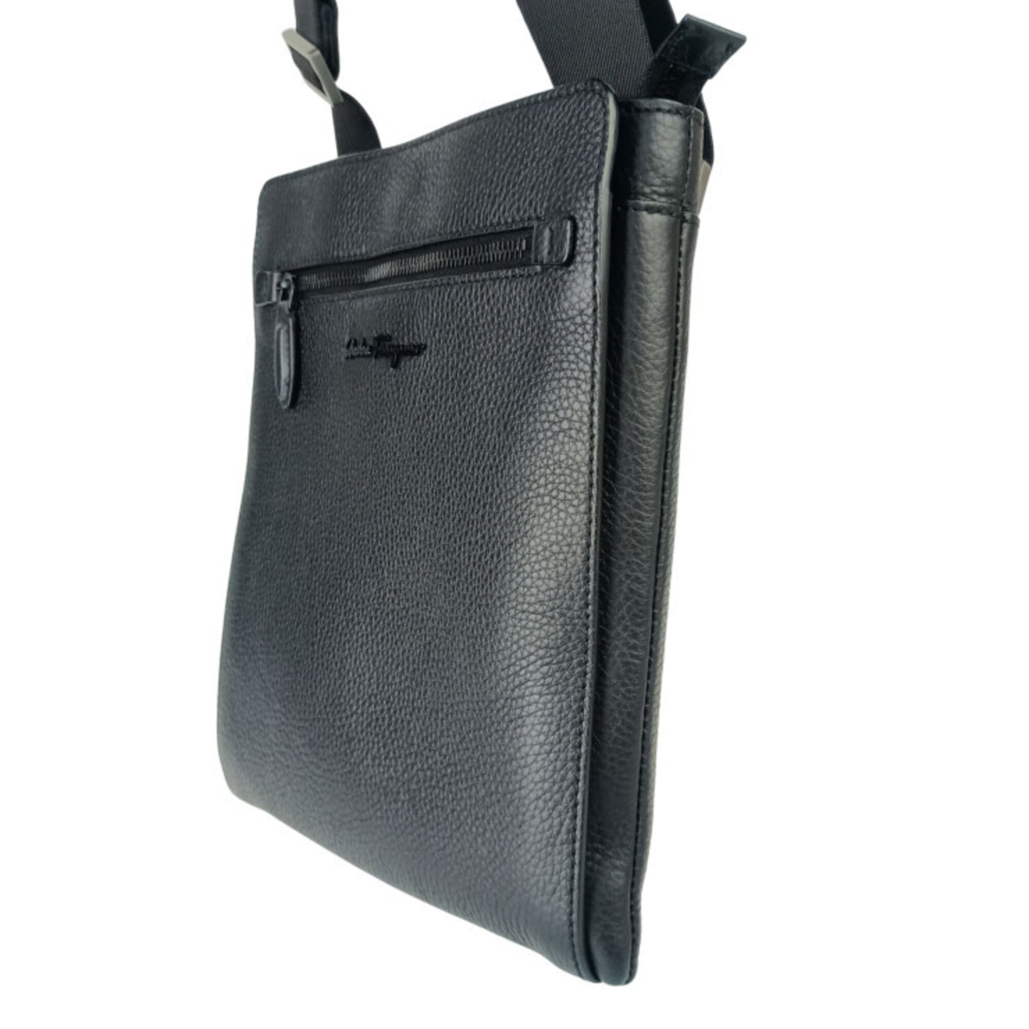 Salvatore Ferragamo Black Leather Messenger Bag Shoulder Bag (Pre-Owned)