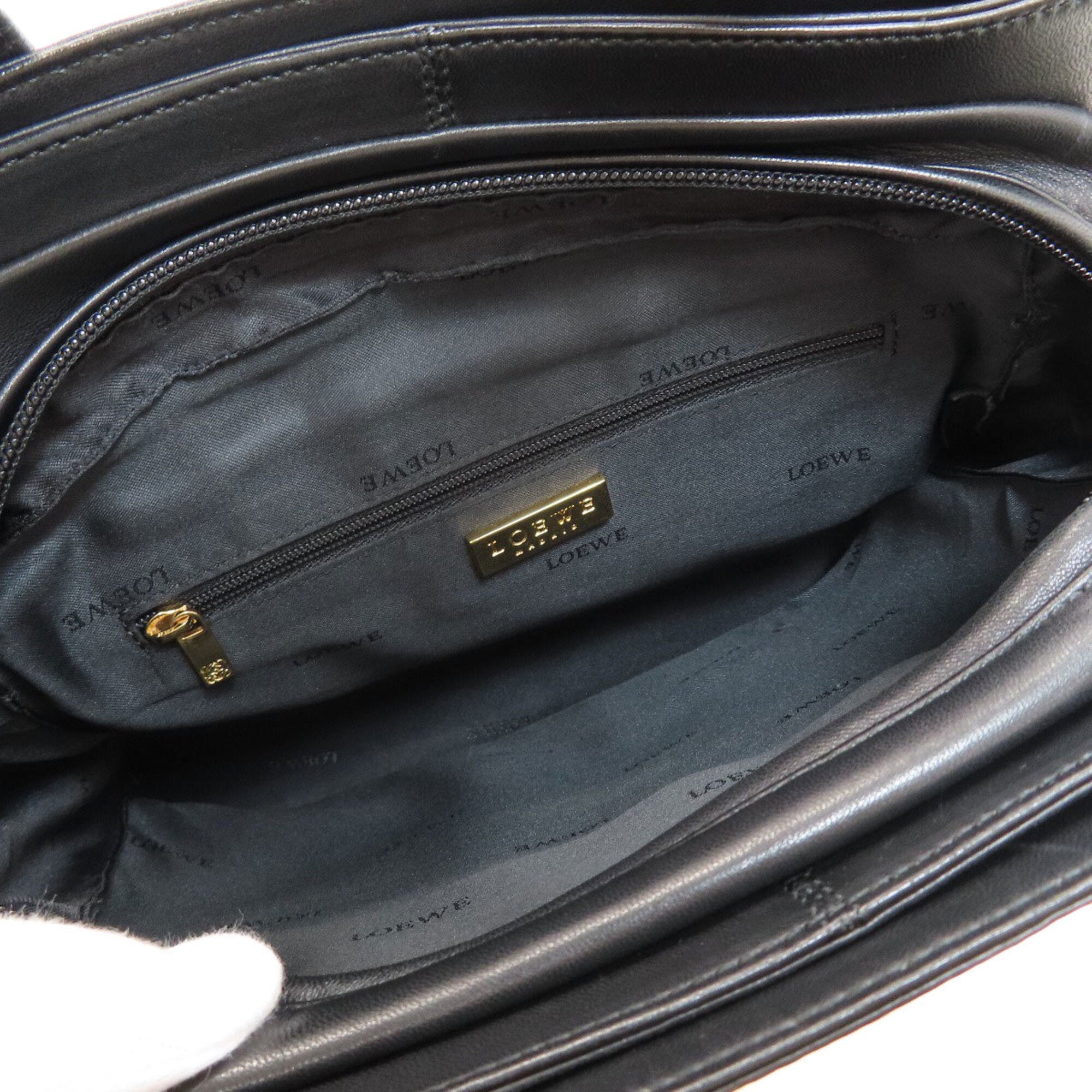 Loewe Black Leather Handbag (Pre-Owned)