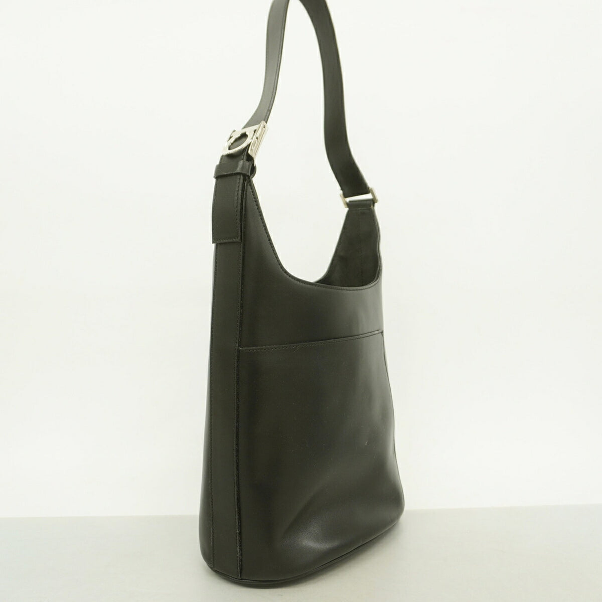Salvatore Ferragamo Black Leather Shoulder Bag (Pre-Owned)