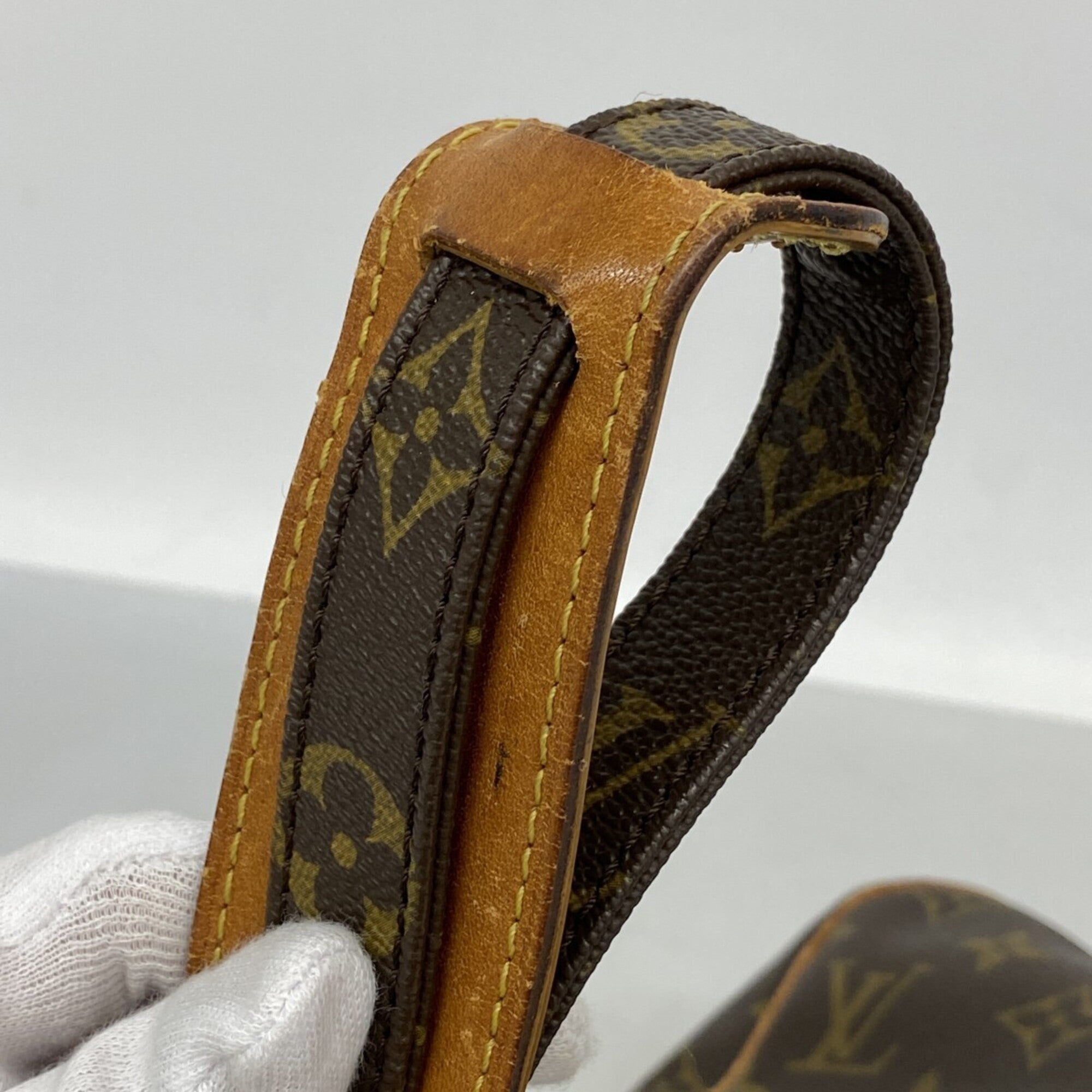 Louis Vuitton Brown Shoulder Bag (Pre-Owned)