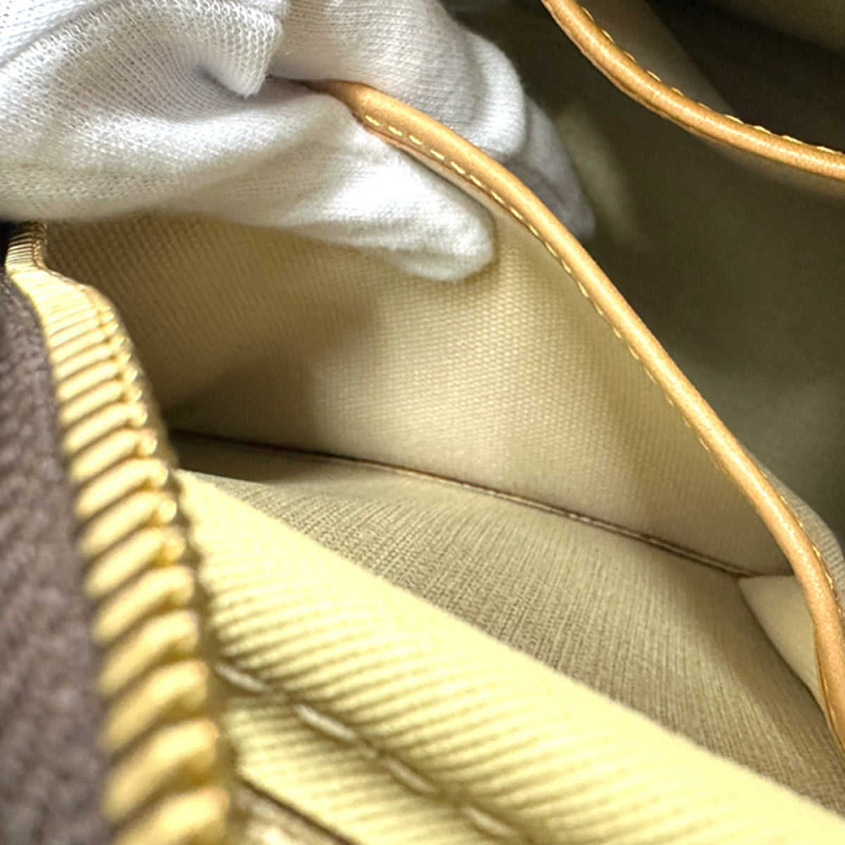 Louis Vuitton Brown Monogram Canvas Handbag (Pre-Owned)