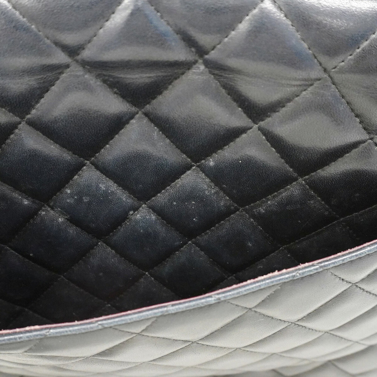 Chanel Black Leather Shoulder Bag (Pre-Owned)