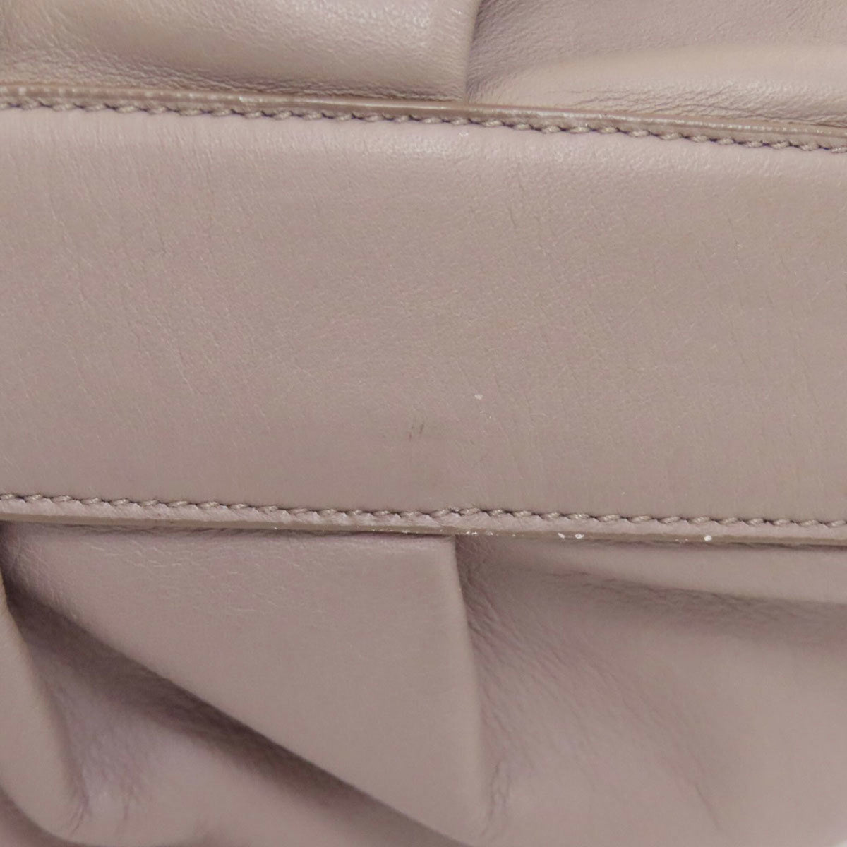 Salvatore Ferragamo Grayish Leather Shoulder Bag (Pre-Owned)