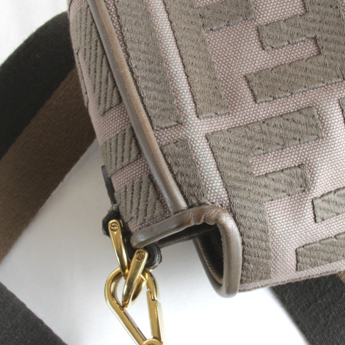 Fendi Pink Canvas Shoulder Bag (Pre-Owned)