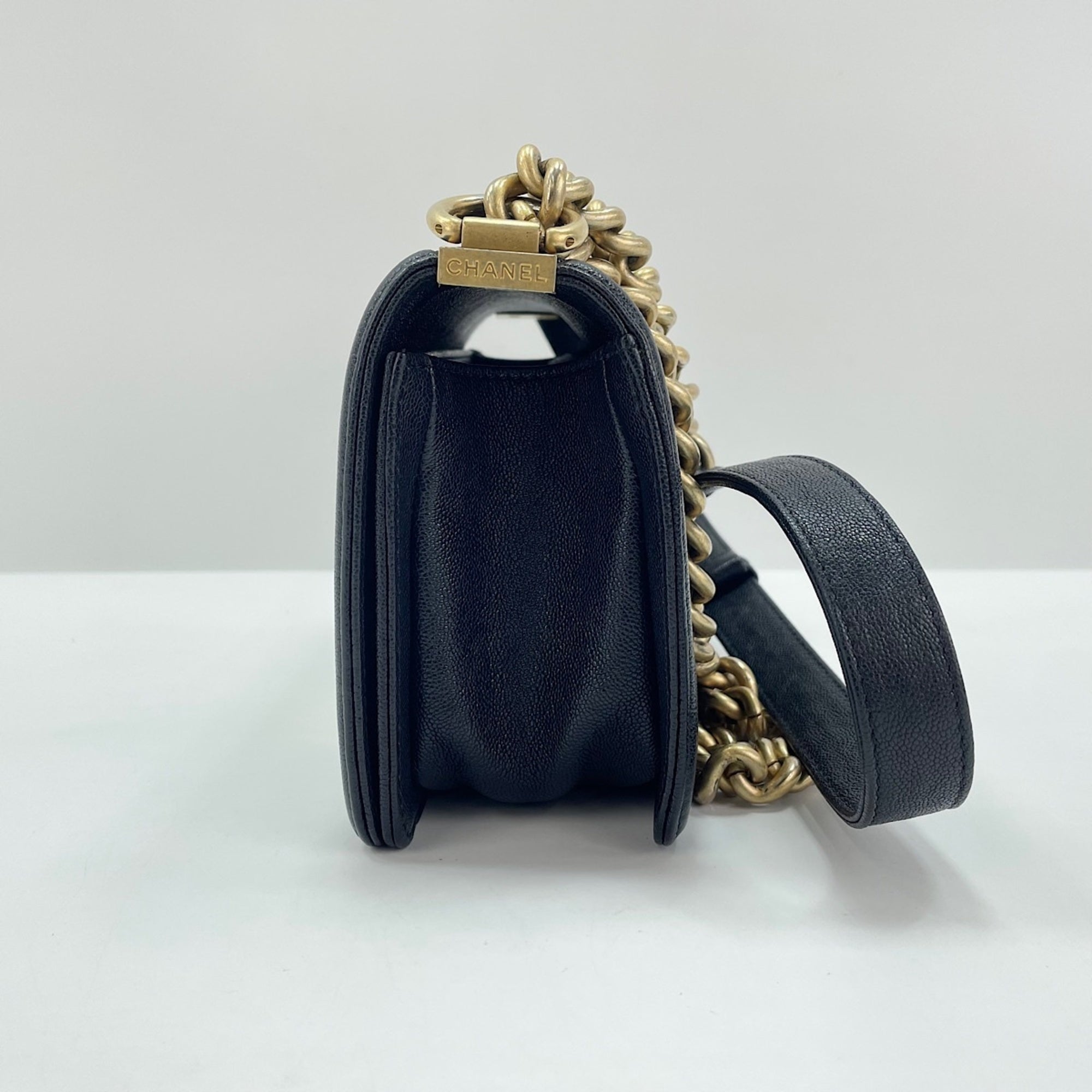 Chanel Black Shoulder Bag (Pre-Owned)