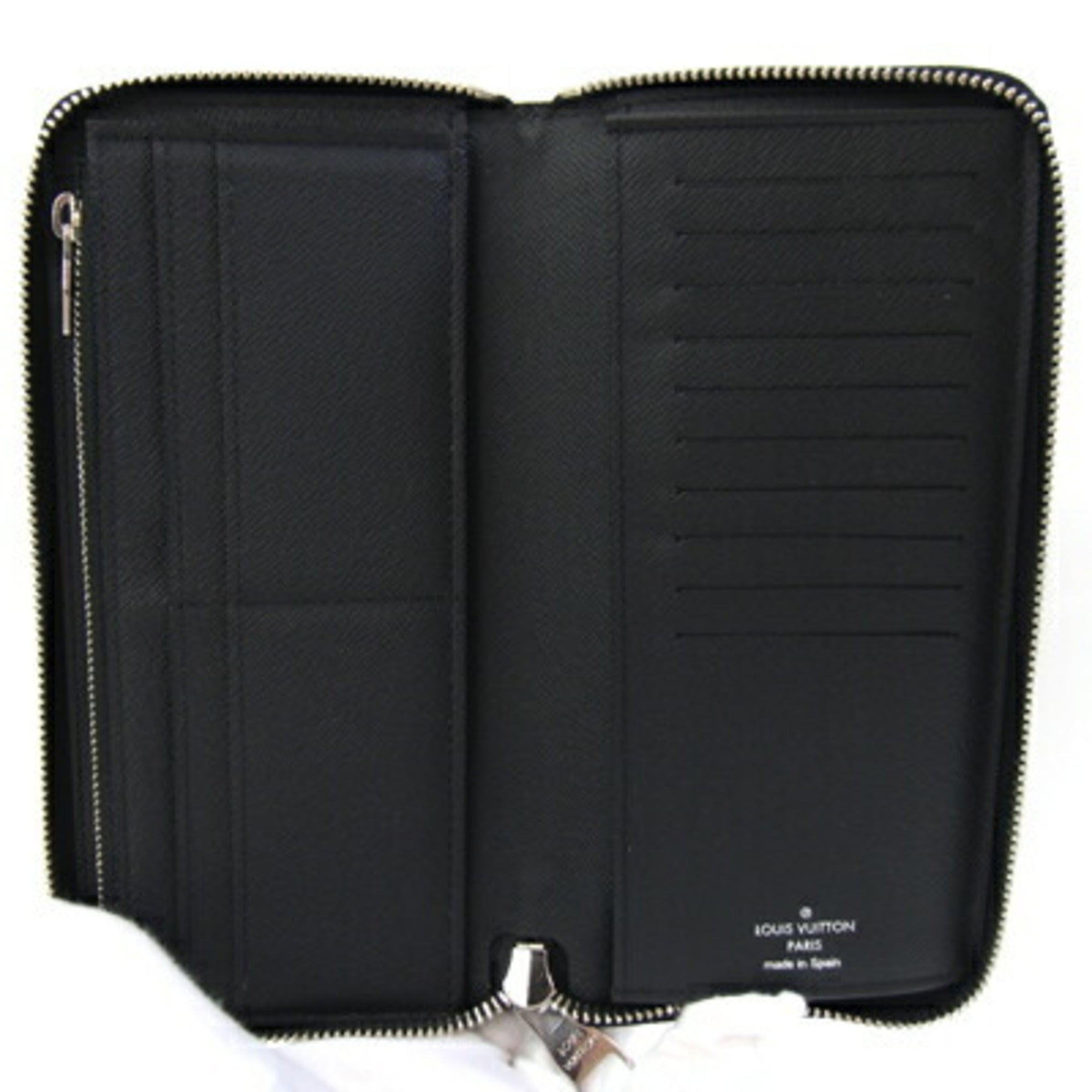 Louis Vuitton Black Noir Taiga Leather Leather Long Wallet (Bi-Fold) (Pre-Owned)