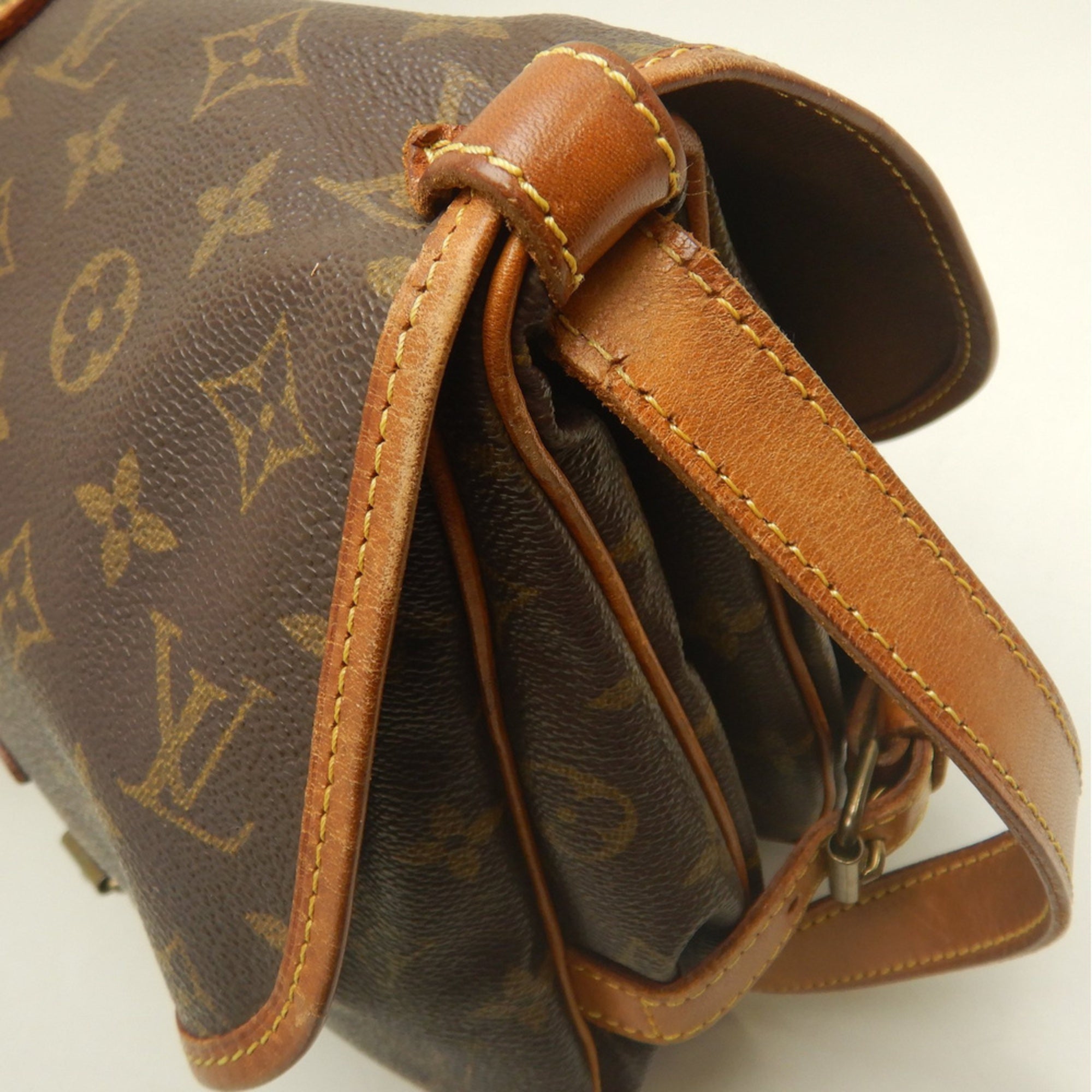Louis Vuitton Brown Monogram Canvas Shoulder Bag (Pre-Owned)