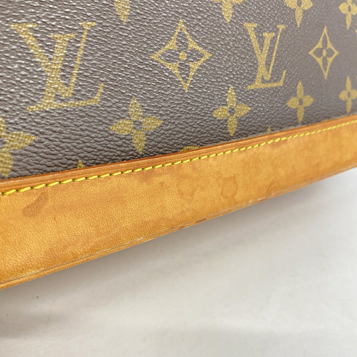Louis Vuitton Brown Handbag (Pre-Owned)