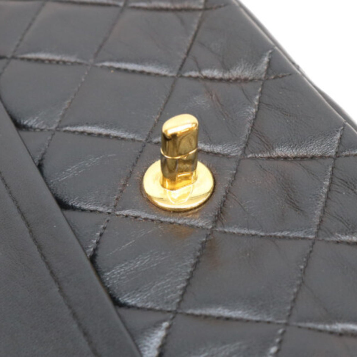 Chanel Black Leather Shoulder Bag (Pre-Owned)