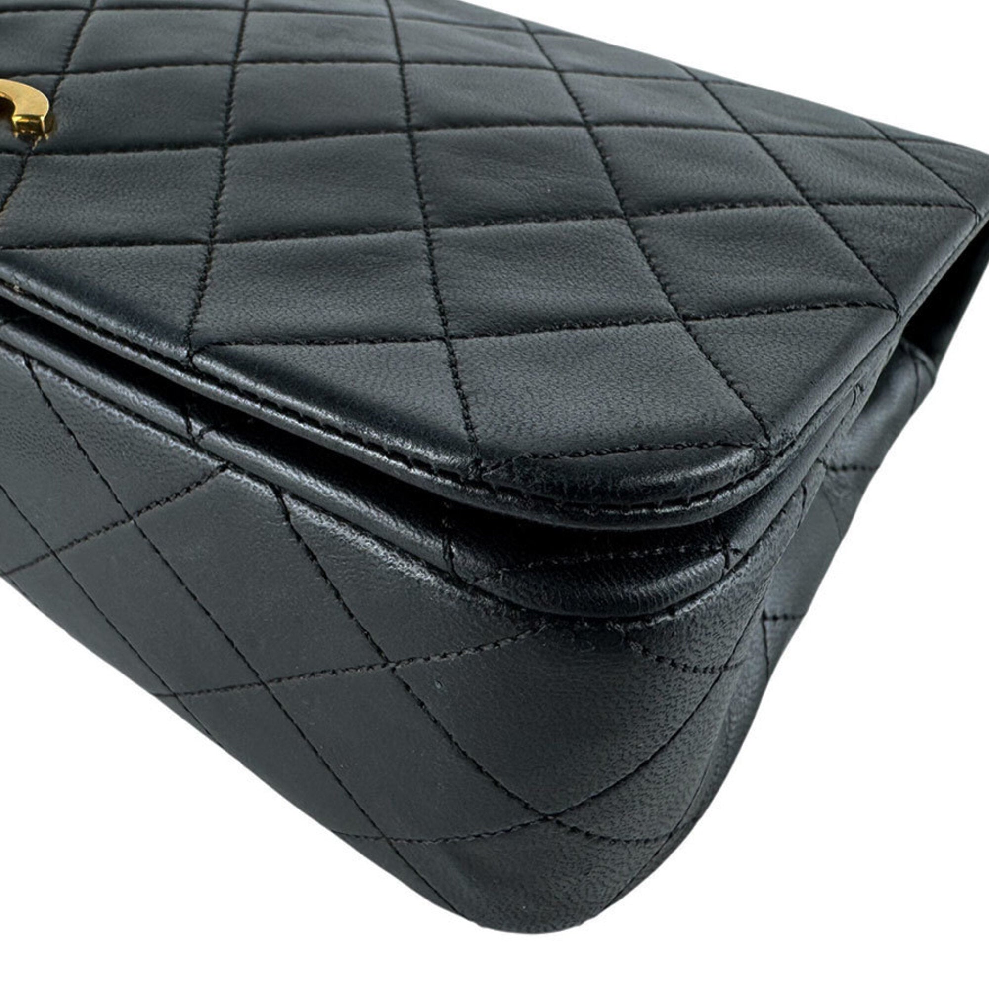 Chanel Black Leather Shoulder Bag (Pre-Owned)