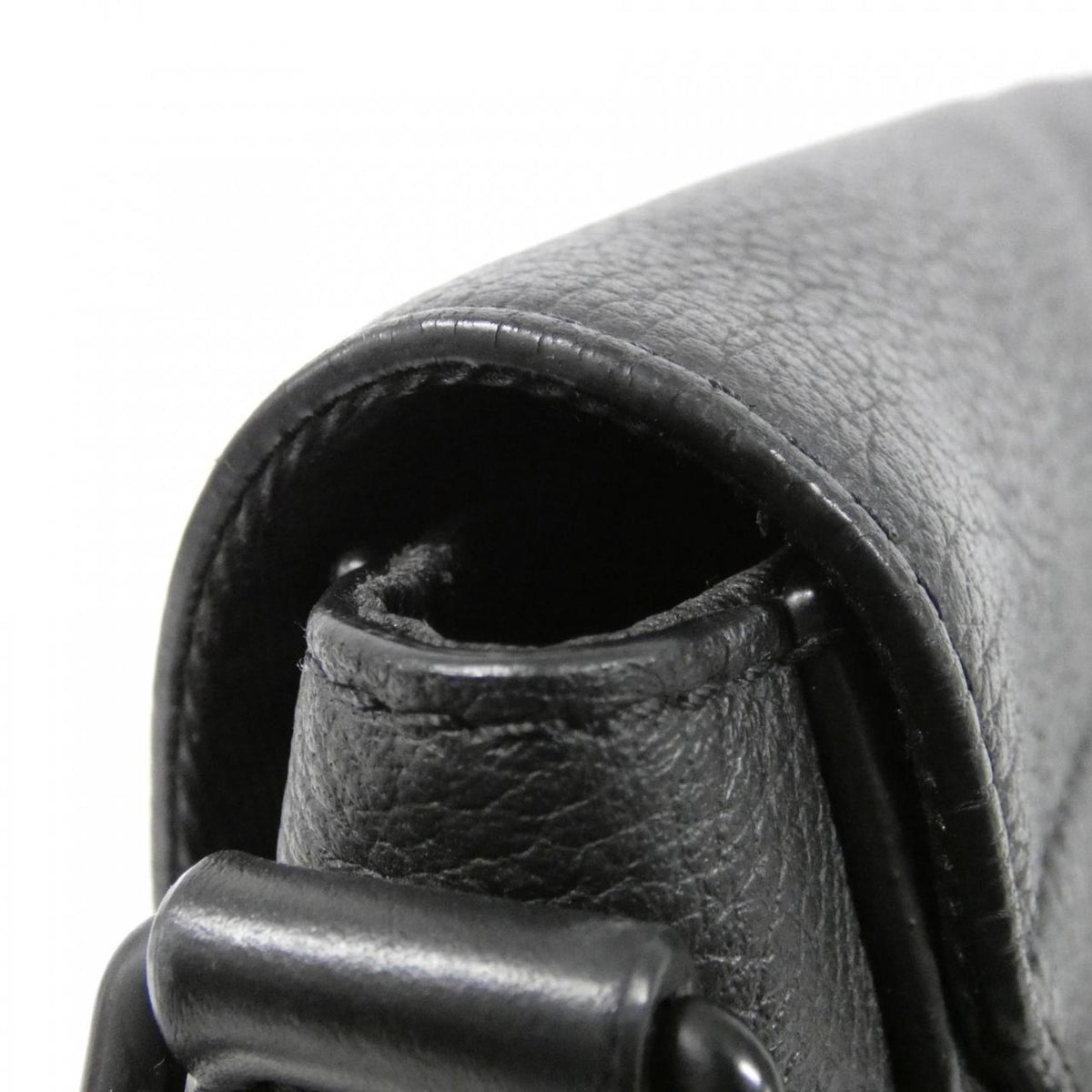 Louis Vuitton Black Leather Shoulder Bag (Pre-Owned)