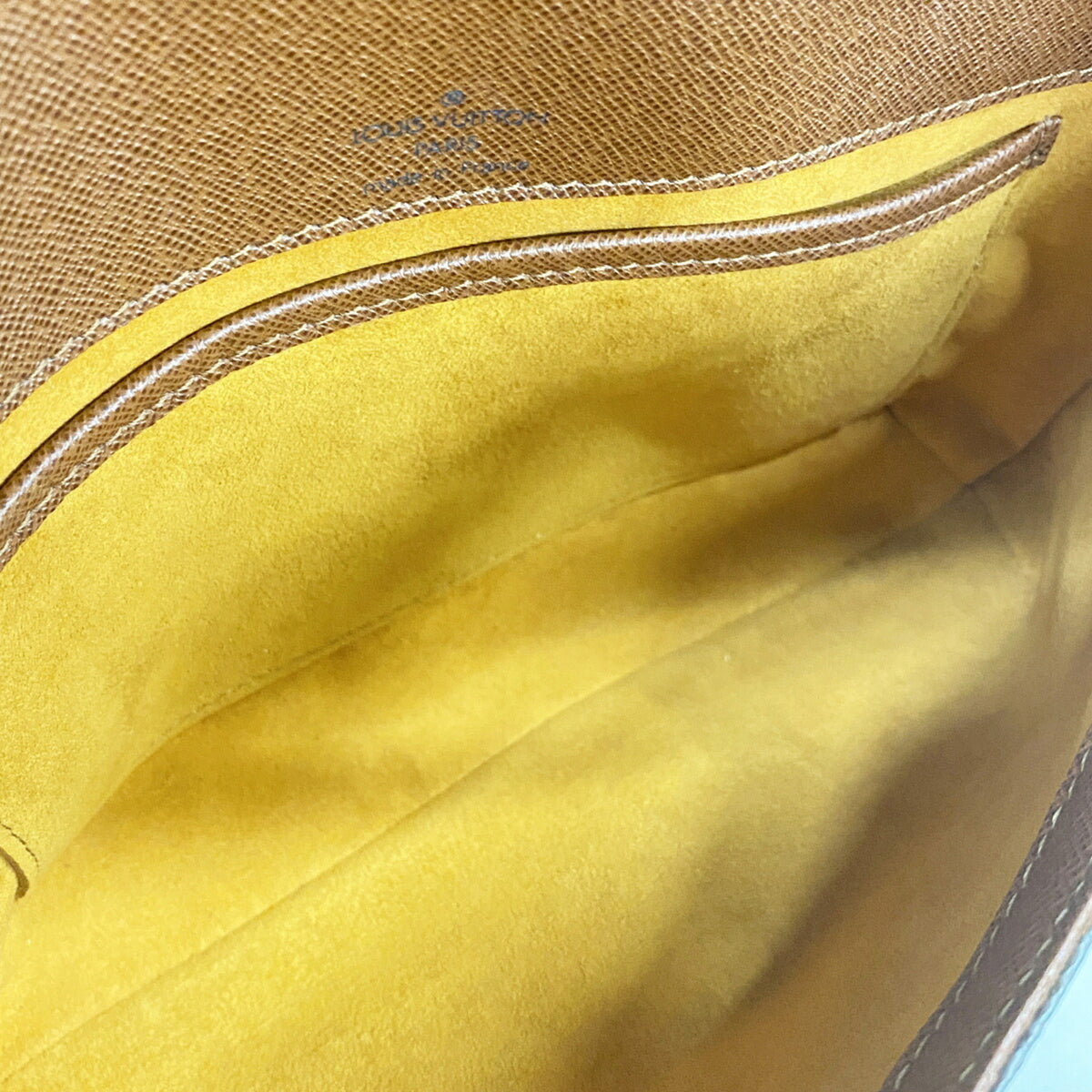 Louis Vuitton Brown Shoulder Bag (Pre-Owned)