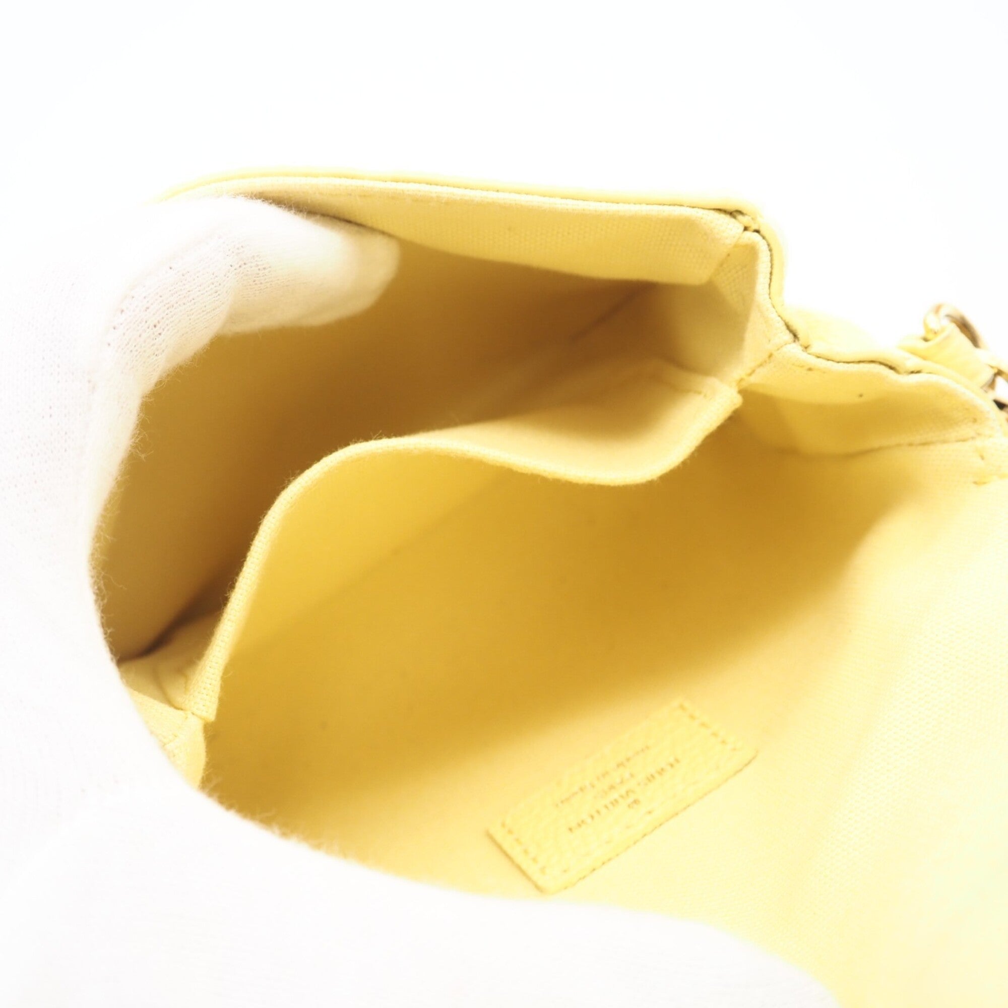 Louis Vuitton Yellow Leather Shoulder Bag (Pre-Owned)