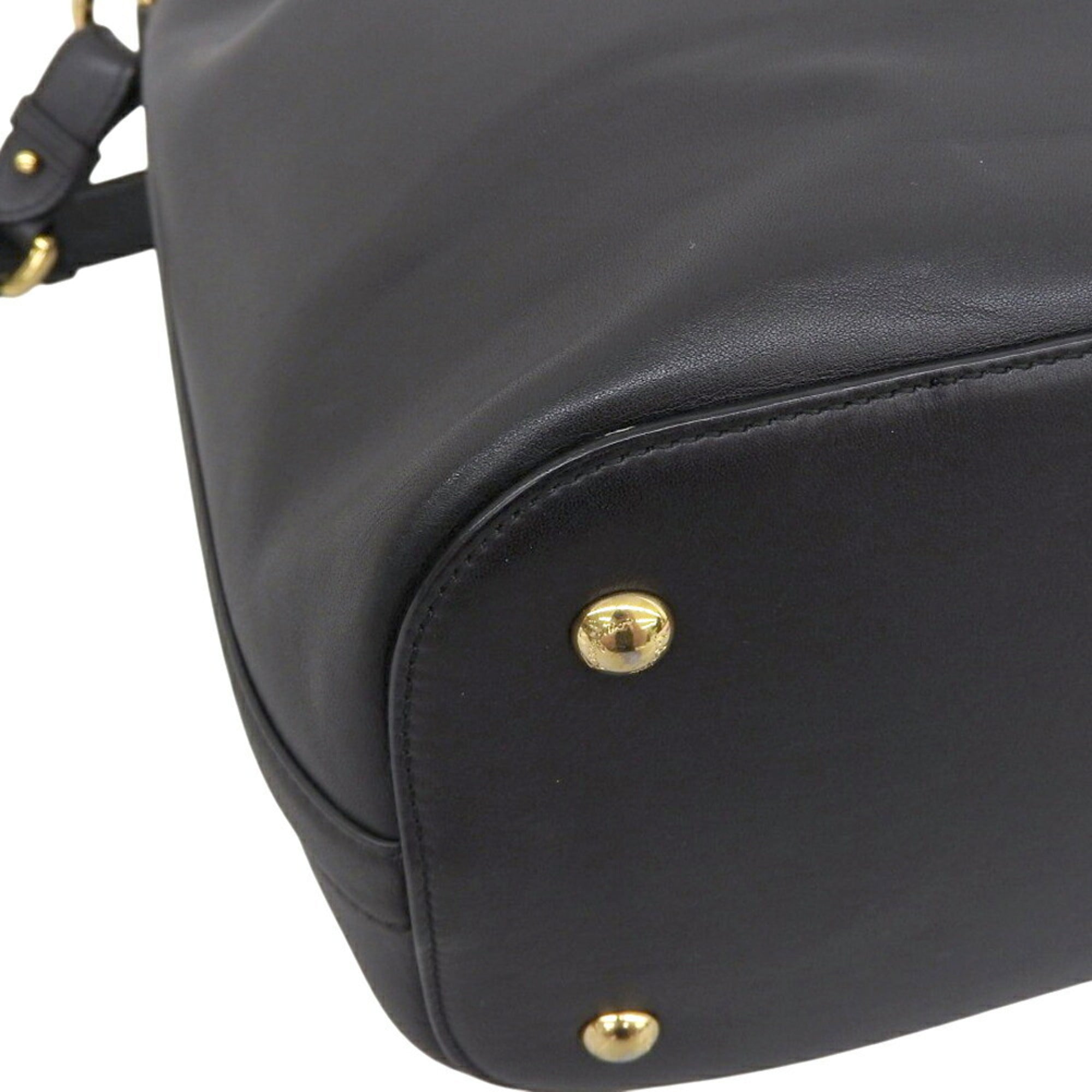 Salvatore Ferragamo Black Leather Handbag Pouch Shoulder Bag (Pre-Owned)