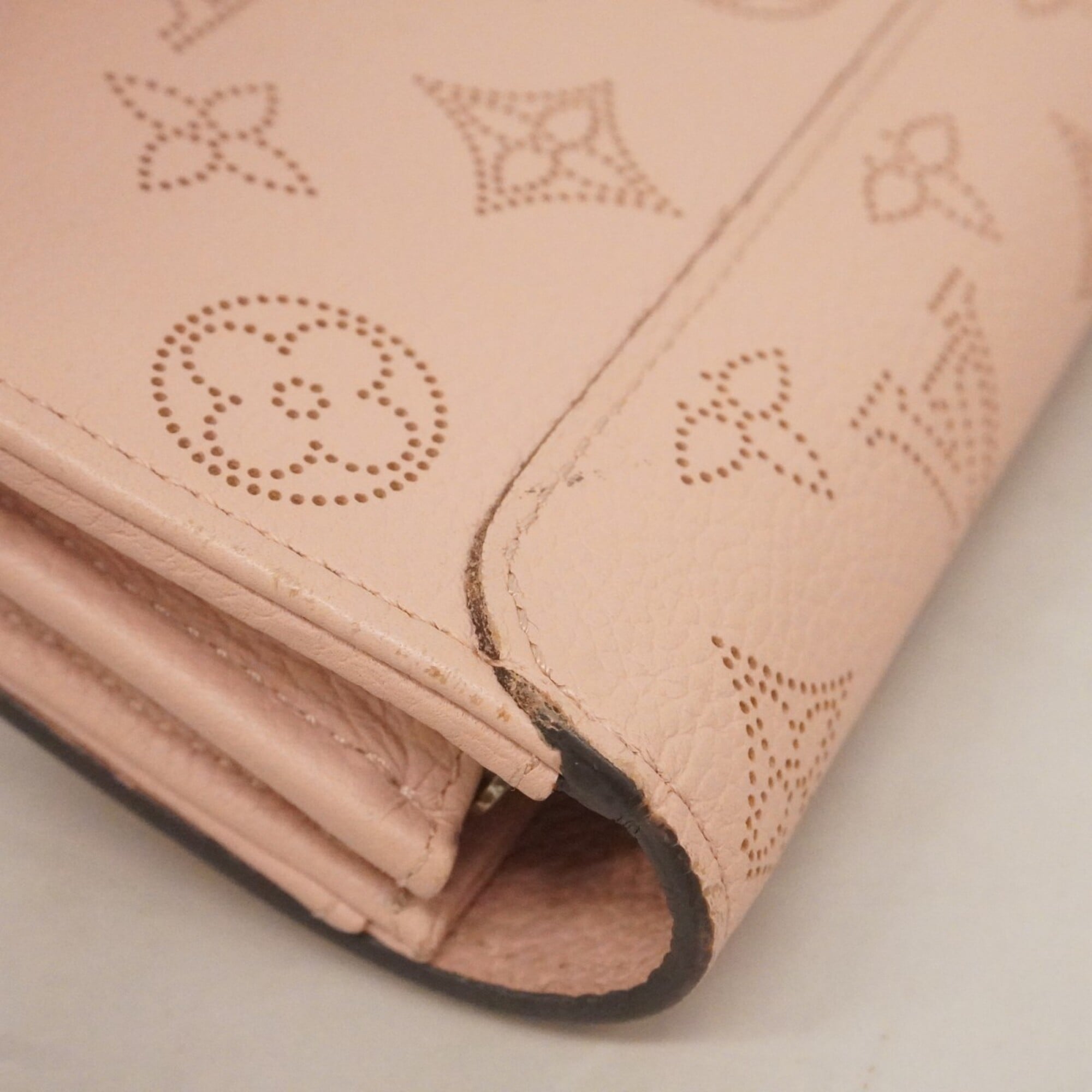 Louis Vuitton Magnolia Long Wallet (Bi-Fold) (Pre-Owned)