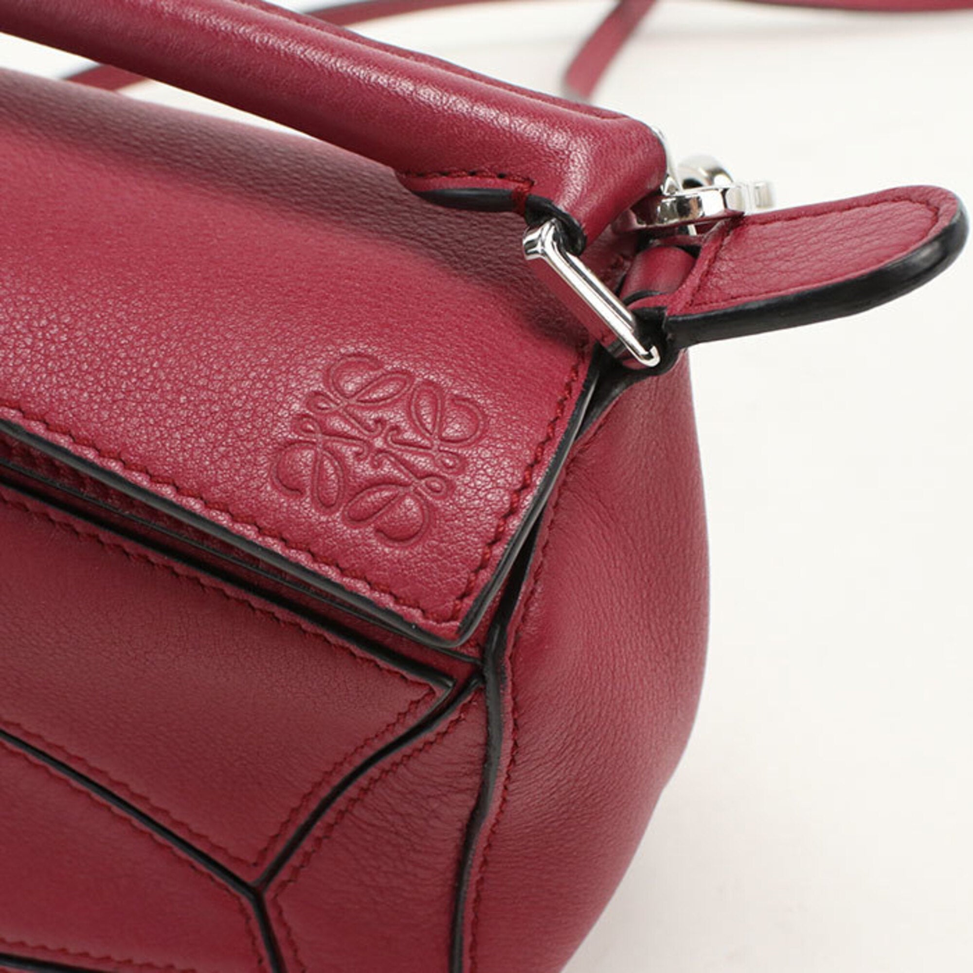 Loewe Red Color Leather Shoulder Bag (Pre-Owned)