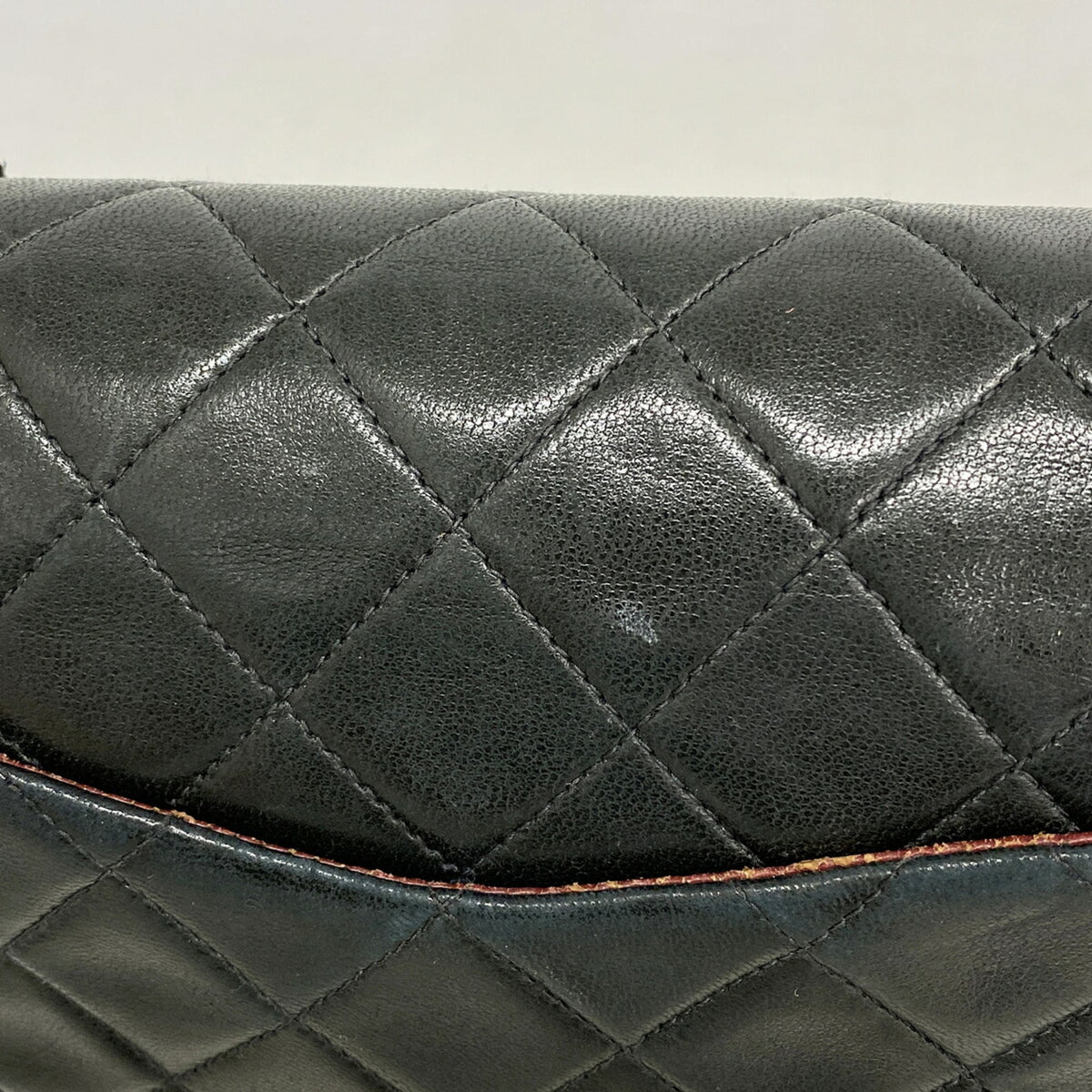 Chanel Black Leather Shoulder Bag (Pre-Owned)
