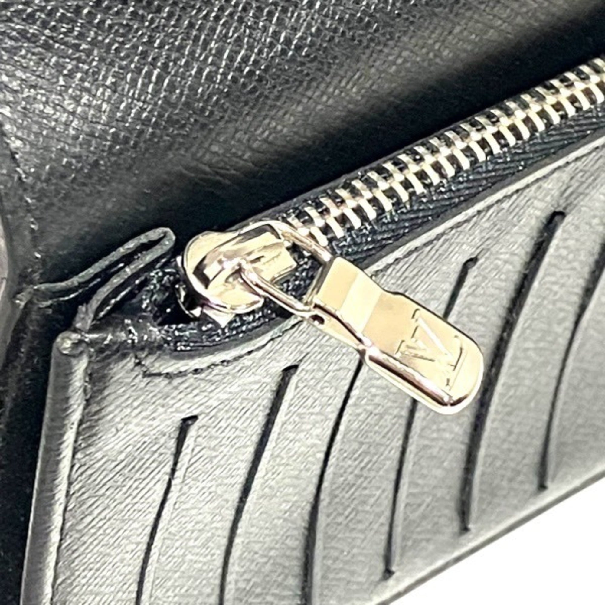 Louis Vuitton Black Long Wallet (Bi-Fold) (Pre-Owned)