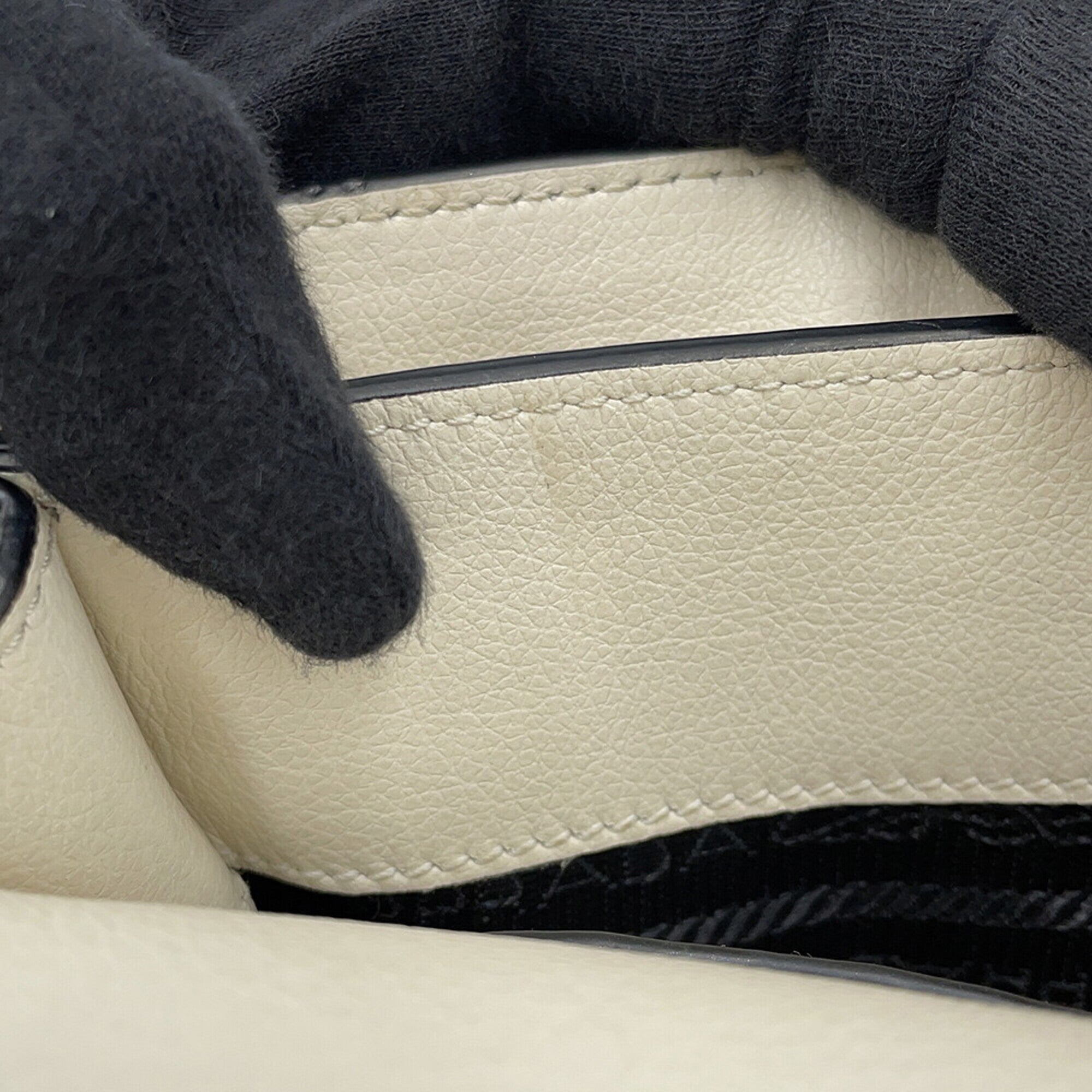 Prada White Leather Shoulder Bag (Pre-Owned)