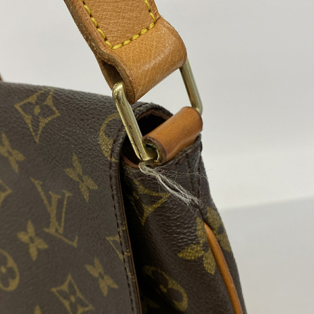 Louis Vuitton Brown Shoulder Bag (Pre-Owned)