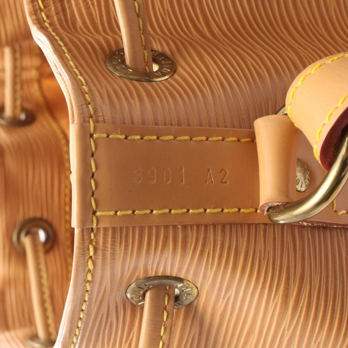Louis Vuitton Beige Epi Leather Handbag Shoulder Bag (Pre-Owned)